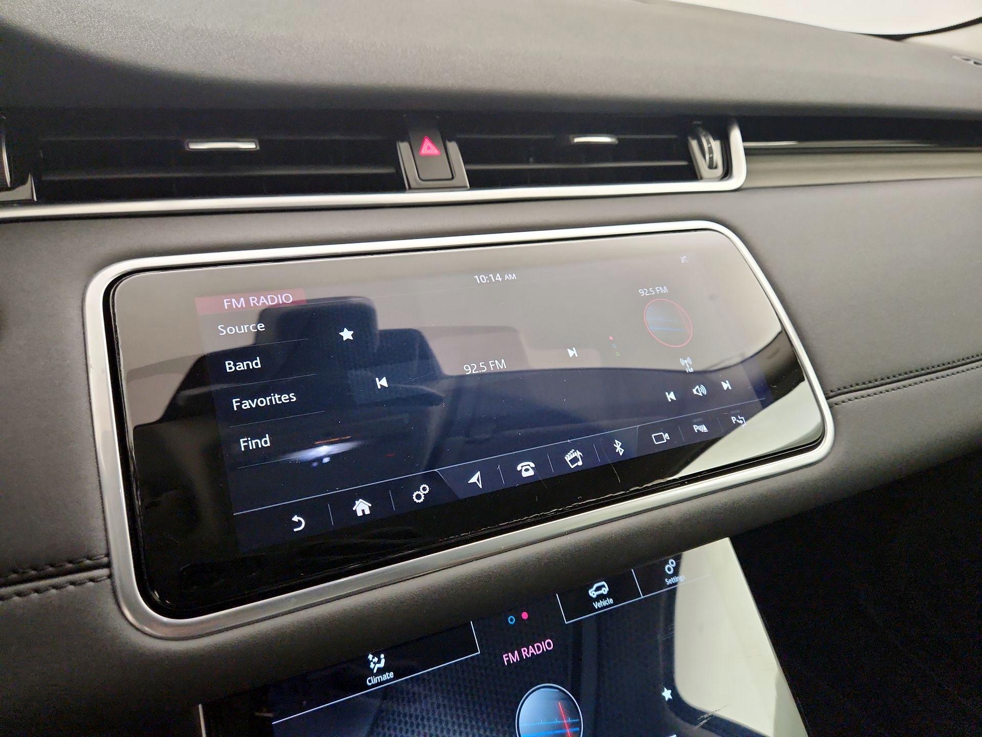 Thumbnail: 2020 Land Rover Range Rover Evoque - 16