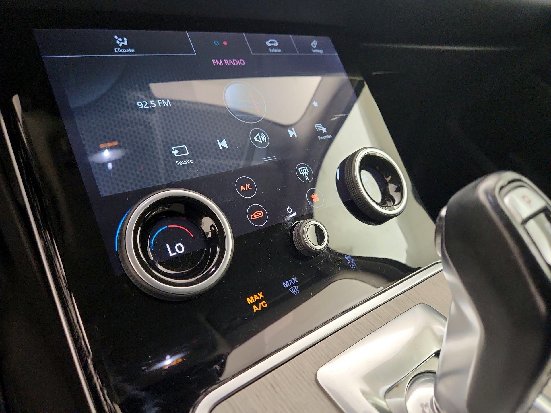 Thumbnail: 2020 Land Rover Range Rover Evoque - 17