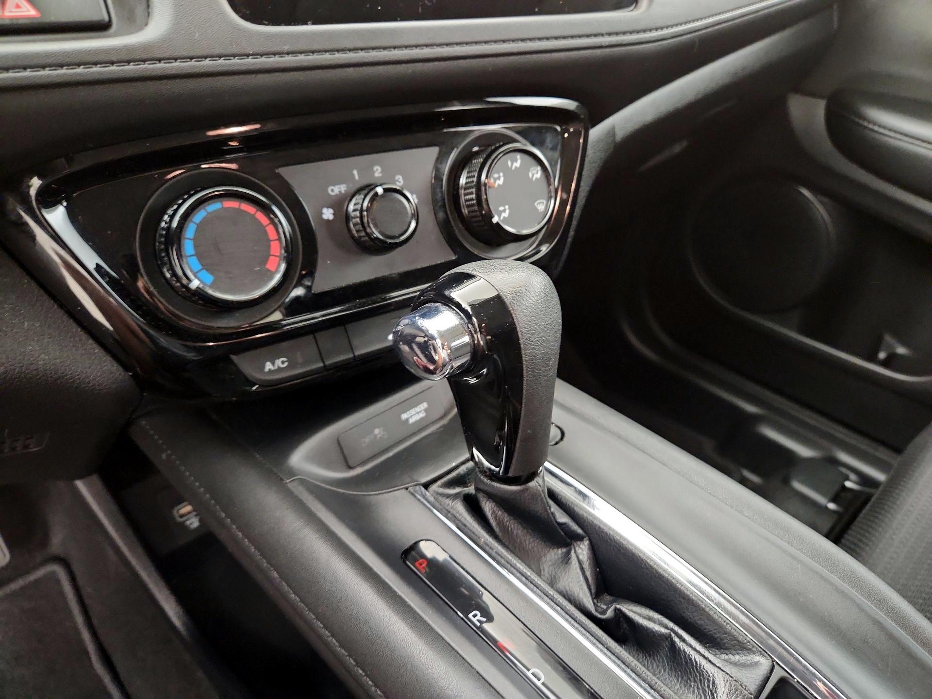 Thumbnail: 2019 Honda HR-V - 17