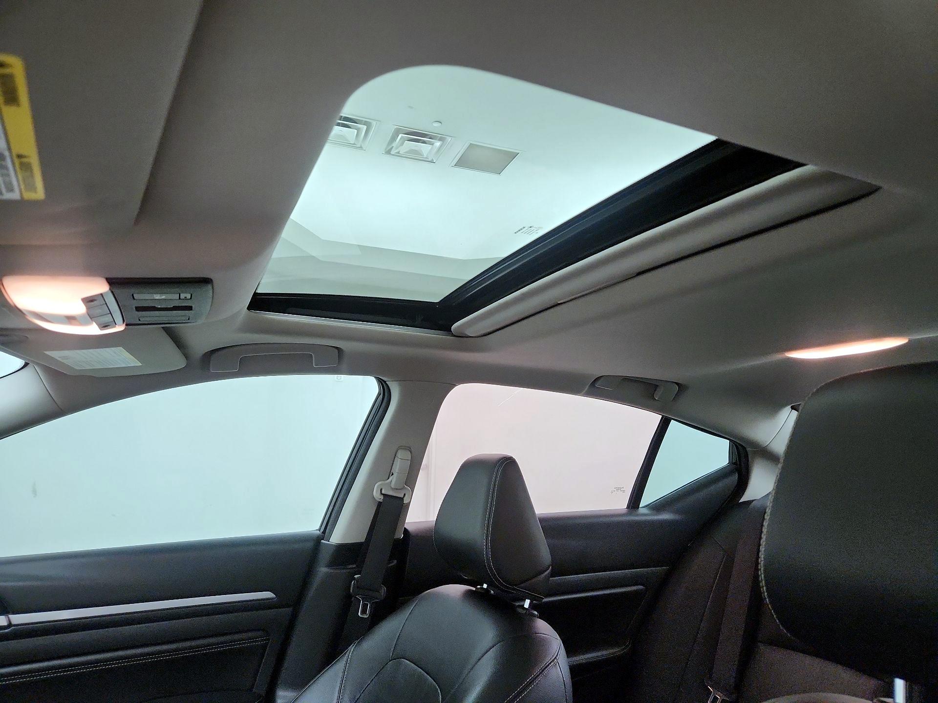 Thumbnail: 2019 Nissan Altima - 19