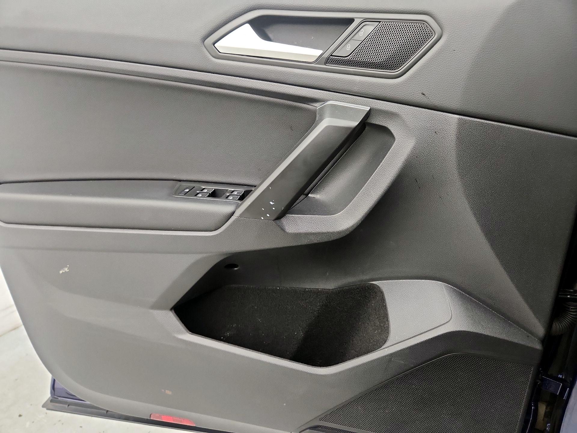 Thumbnail: 2021 Volkswagen Tiguan - 12