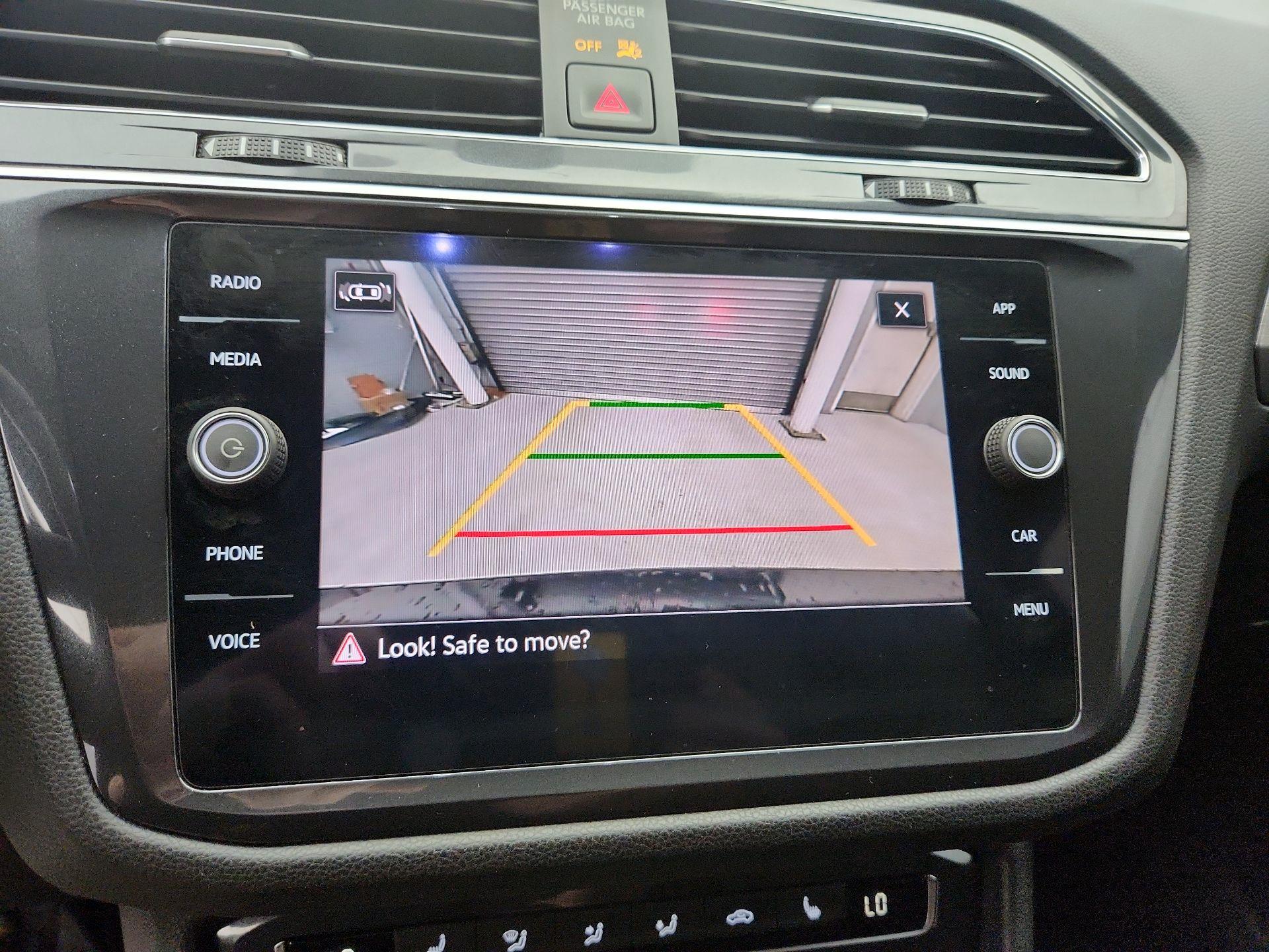 Thumbnail: 2021 Volkswagen Tiguan - 15