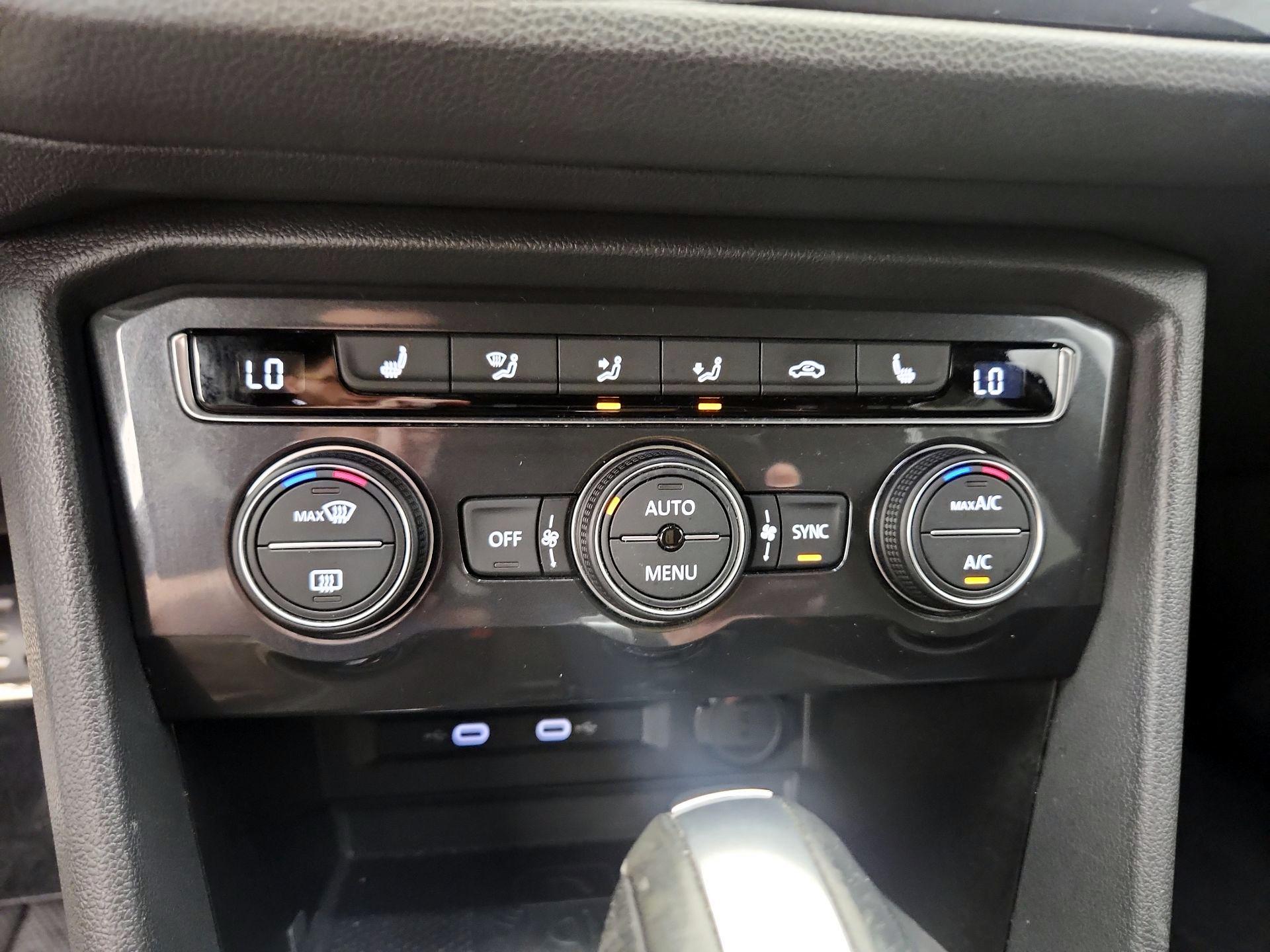 Thumbnail: 2021 Volkswagen Tiguan - 17
