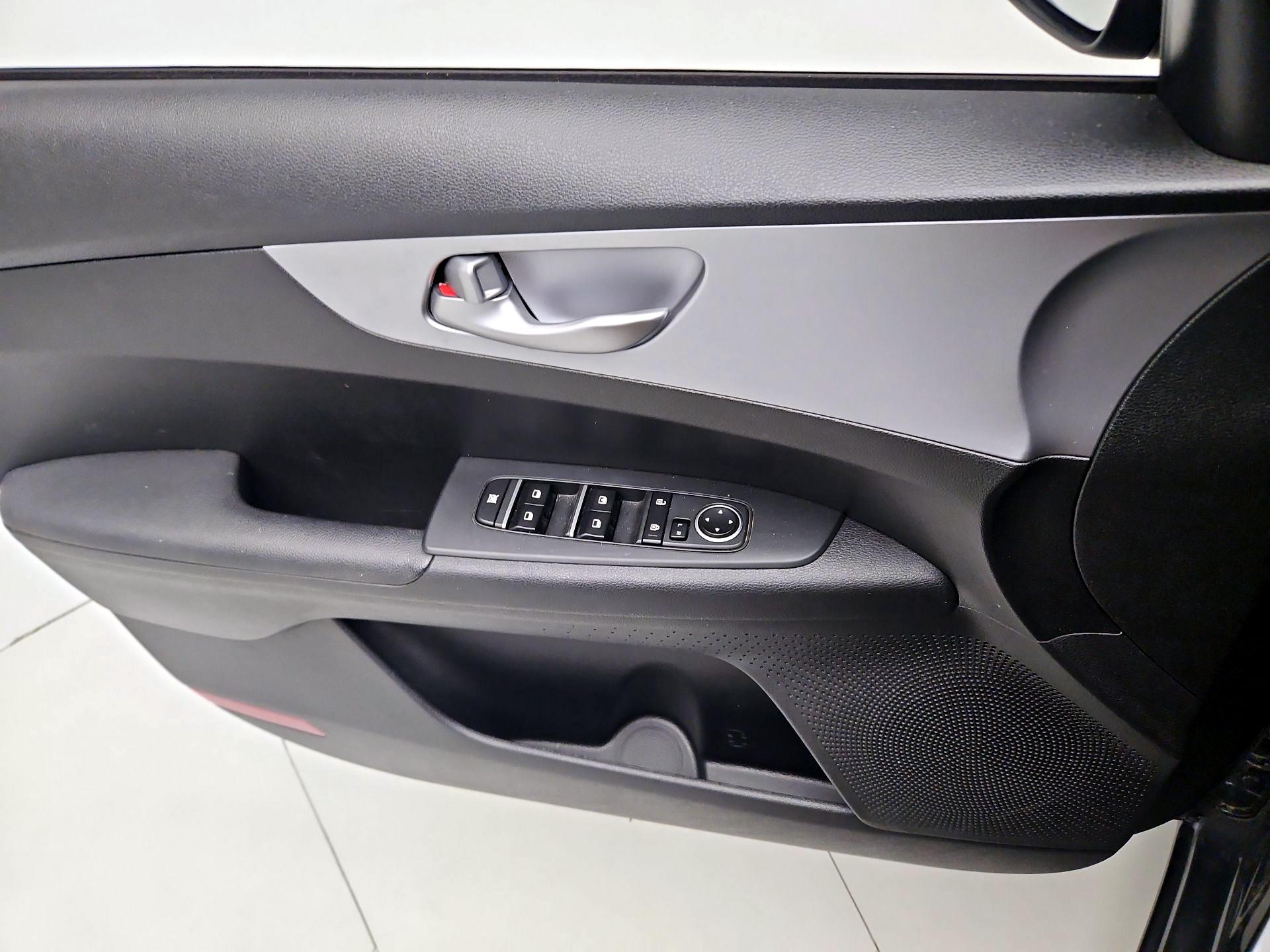 Thumbnail: 2023 Kia Forte - 12