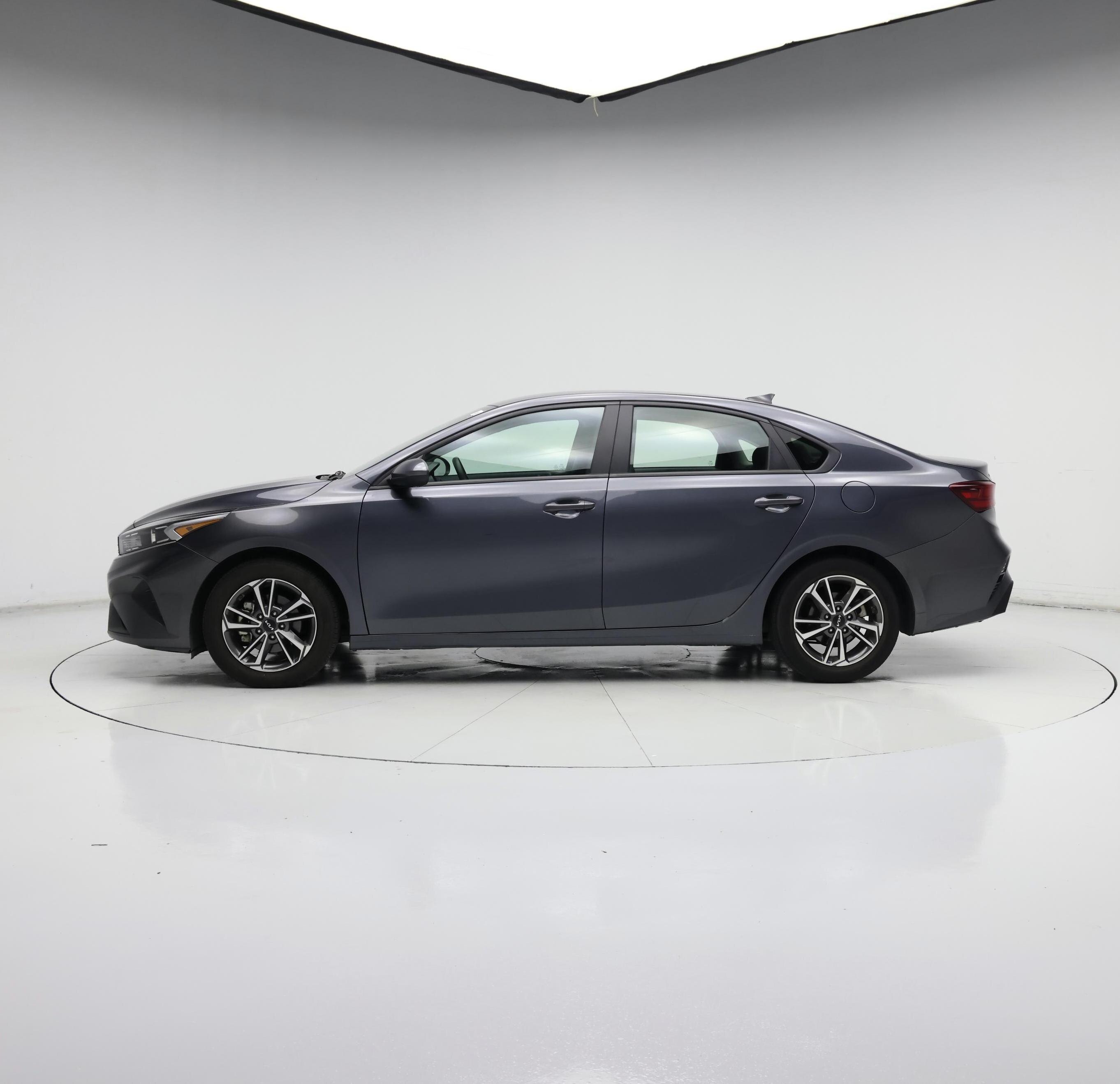 Thumbnail: 2023 Kia Forte - 3