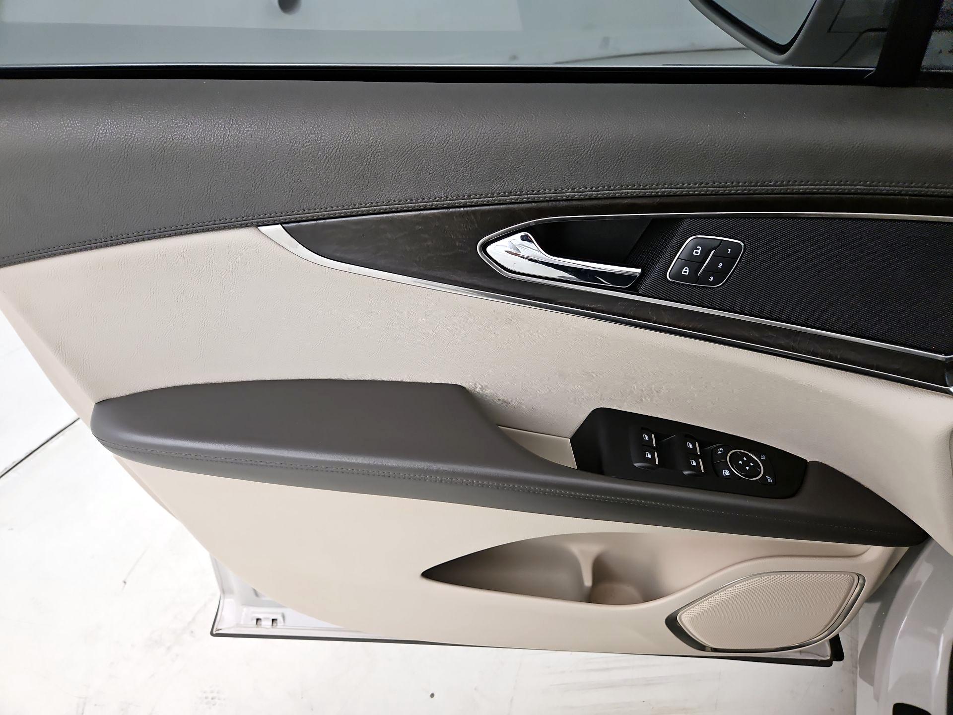 Thumbnail: 2019 Lincoln Nautilus - 12