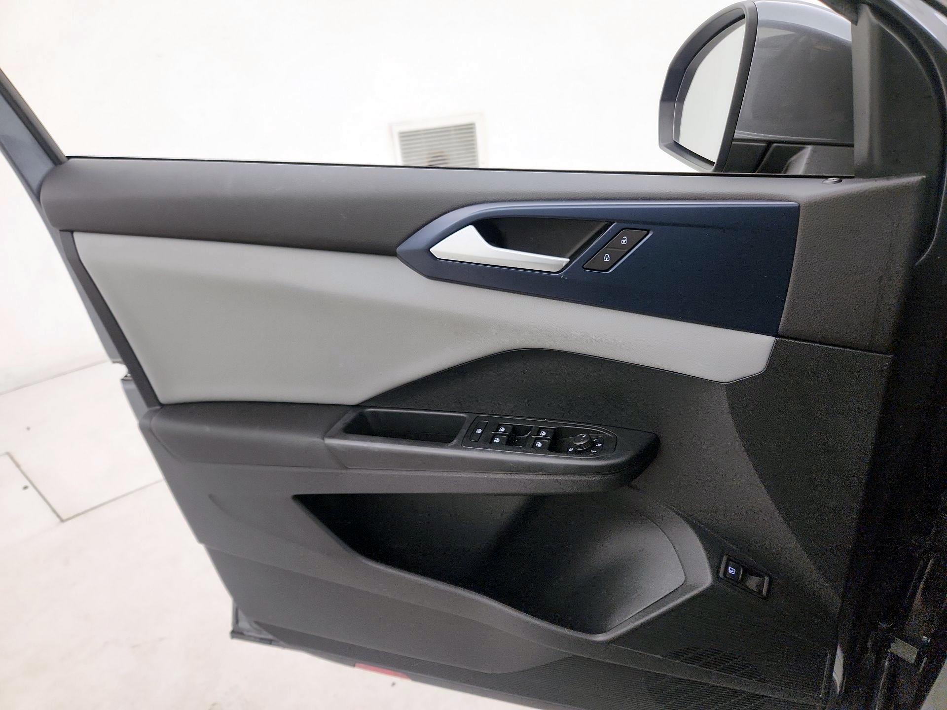 Thumbnail: 2022 Volkswagen Taos - 12