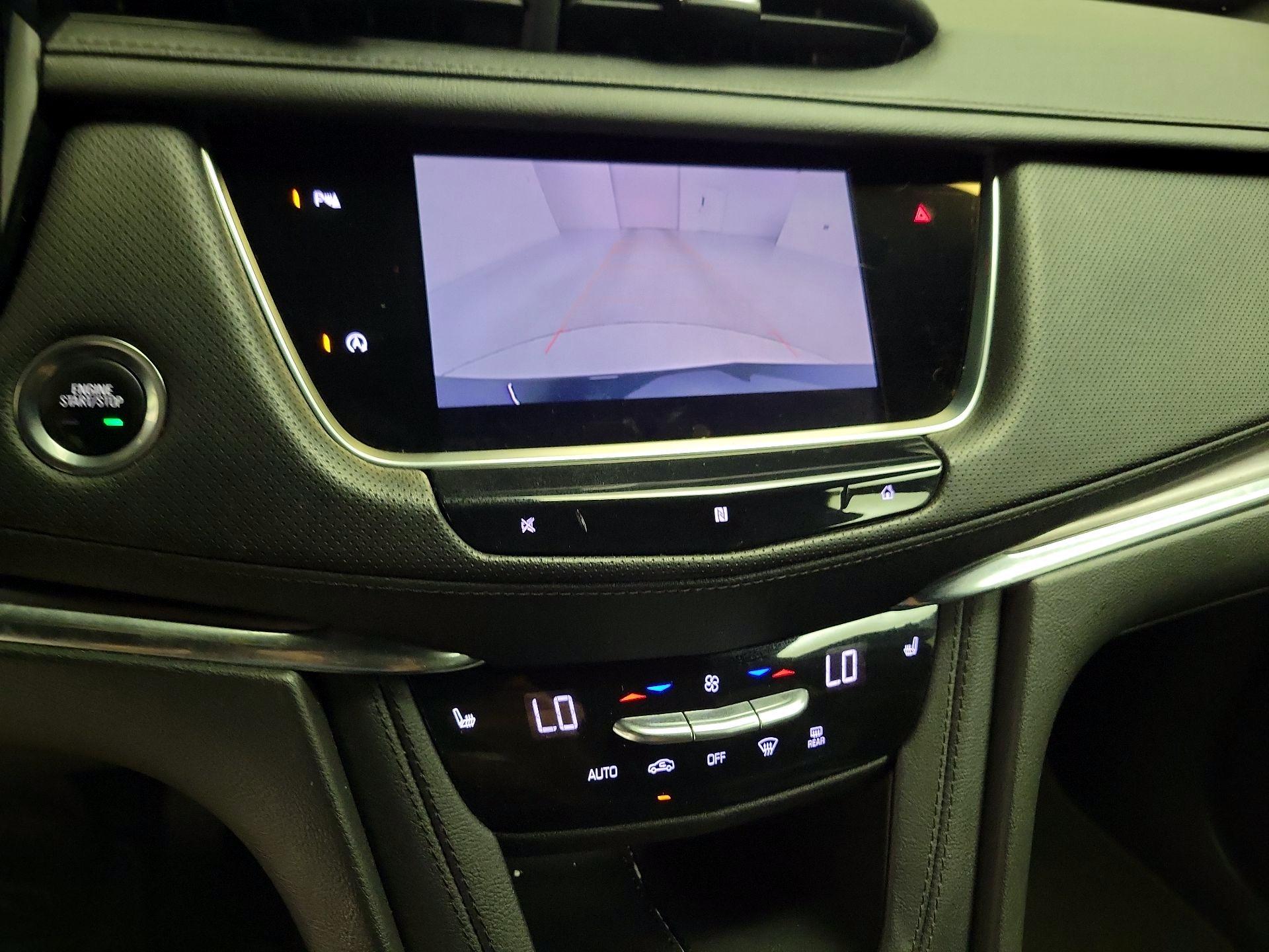 Thumbnail: 2021 Cadillac XT5 - 17