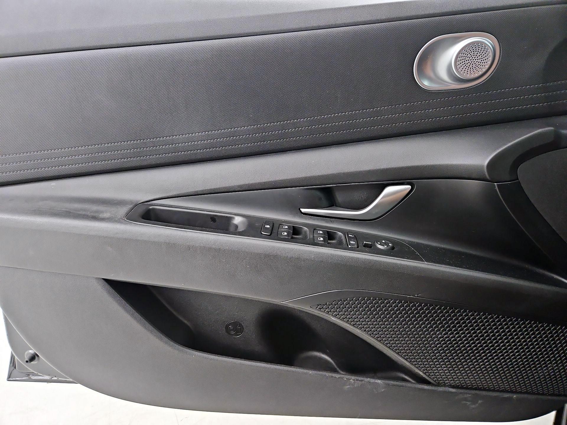 Thumbnail: 2022 Hyundai Elantra - 12