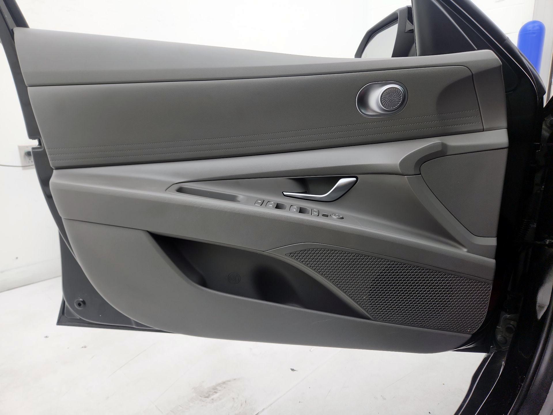 Thumbnail: 2022 Hyundai Elantra - 12
