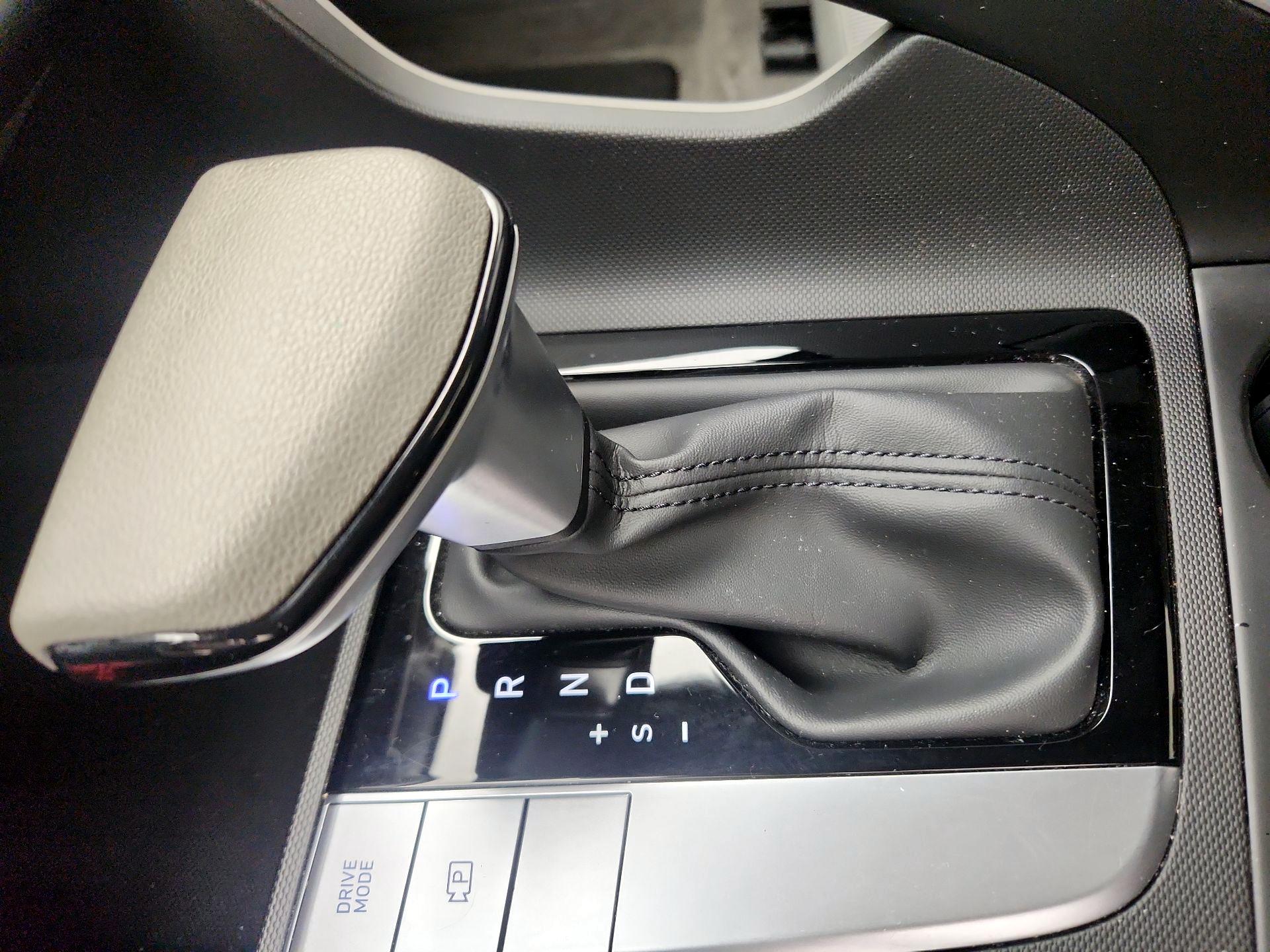 Thumbnail: 2022 Hyundai Elantra - 17