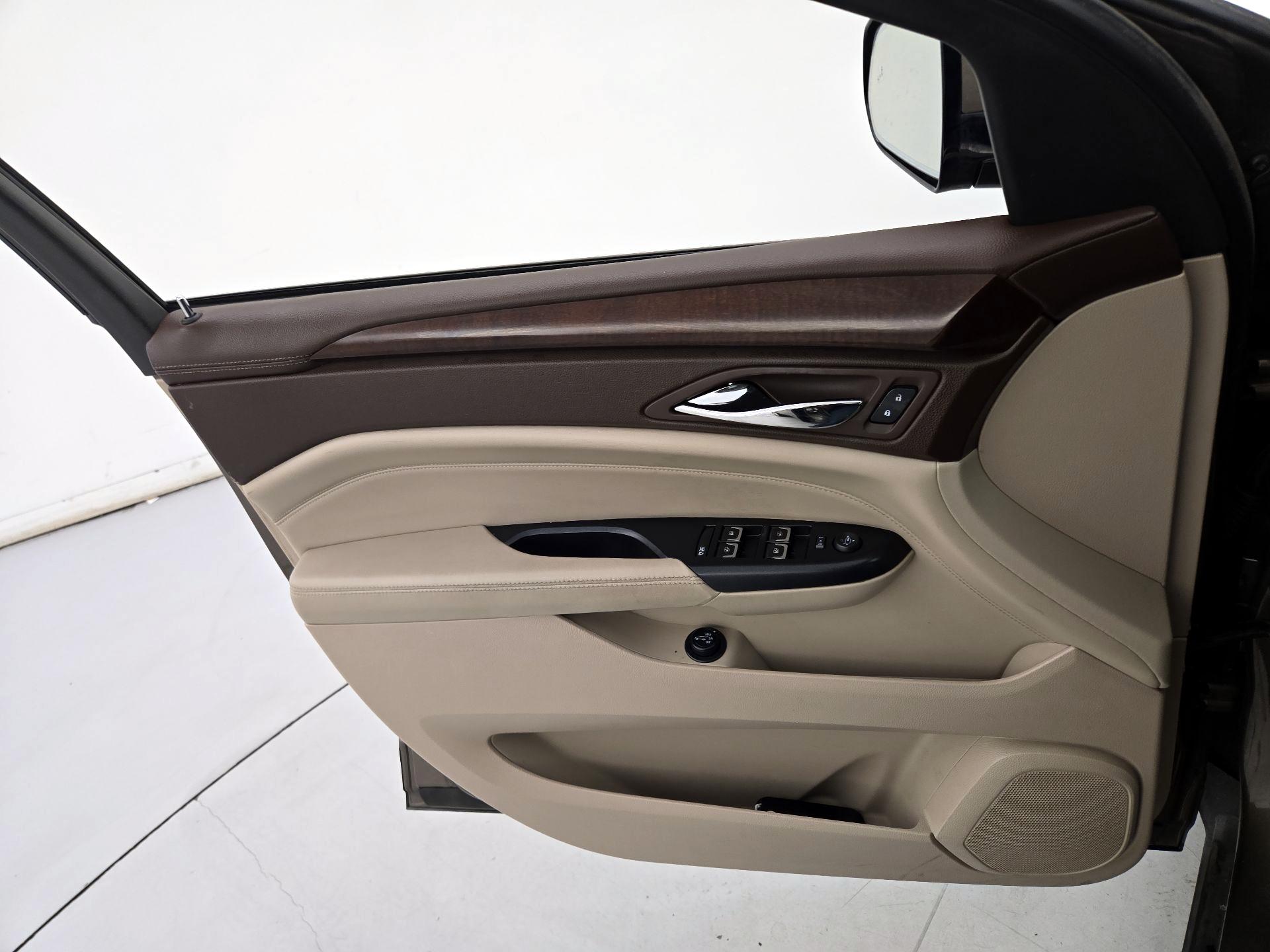 Thumbnail: 2015 Cadillac SRX - 12