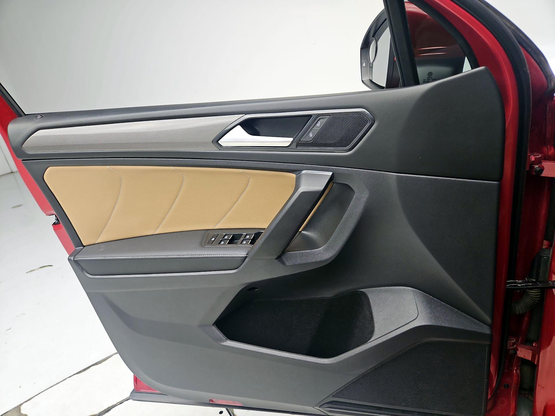 Thumbnail: 2022 Volkswagen Tiguan - 12