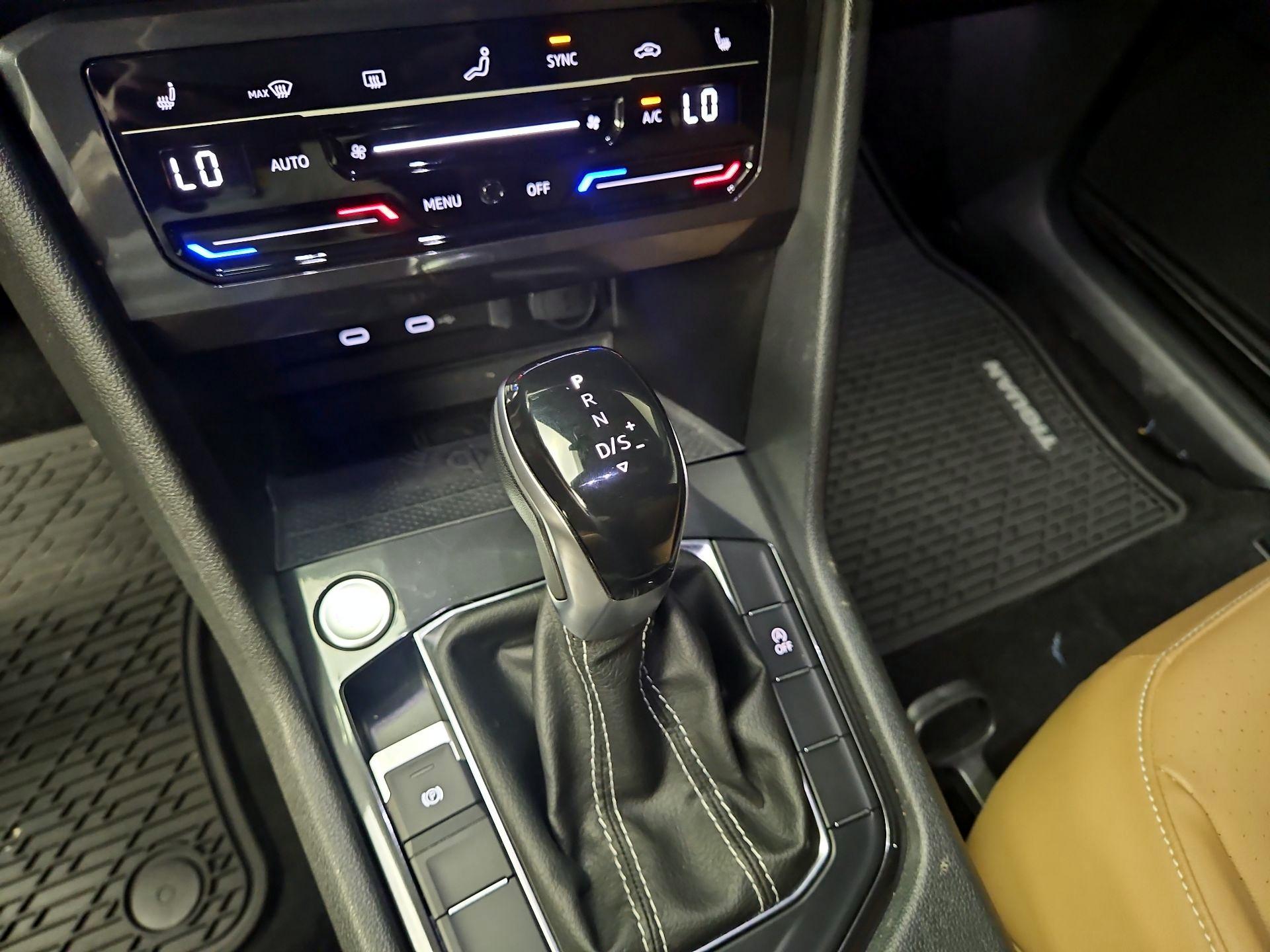 Thumbnail: 2022 Volkswagen Tiguan - 17