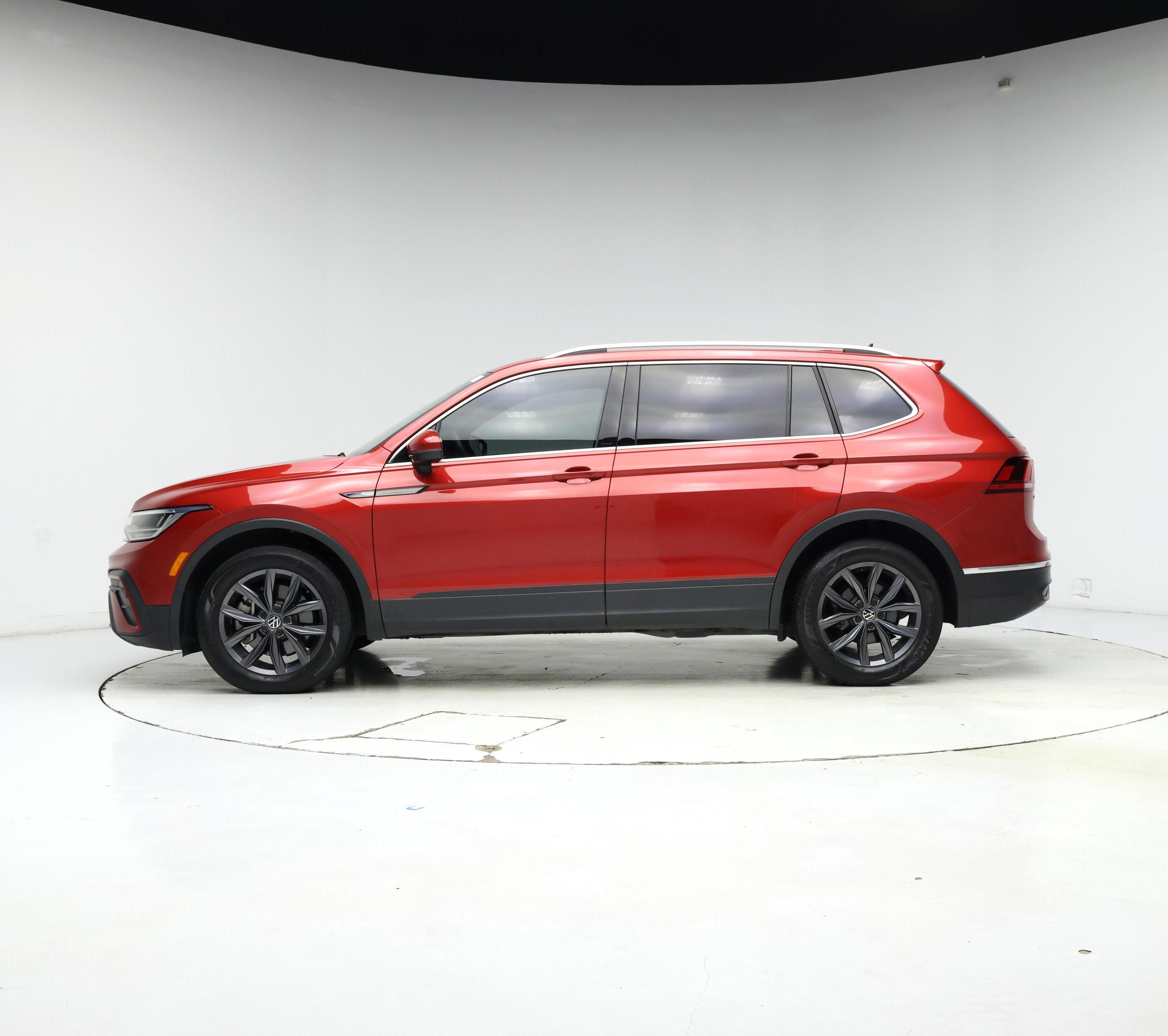 Thumbnail: 2022 Volkswagen Tiguan - 3