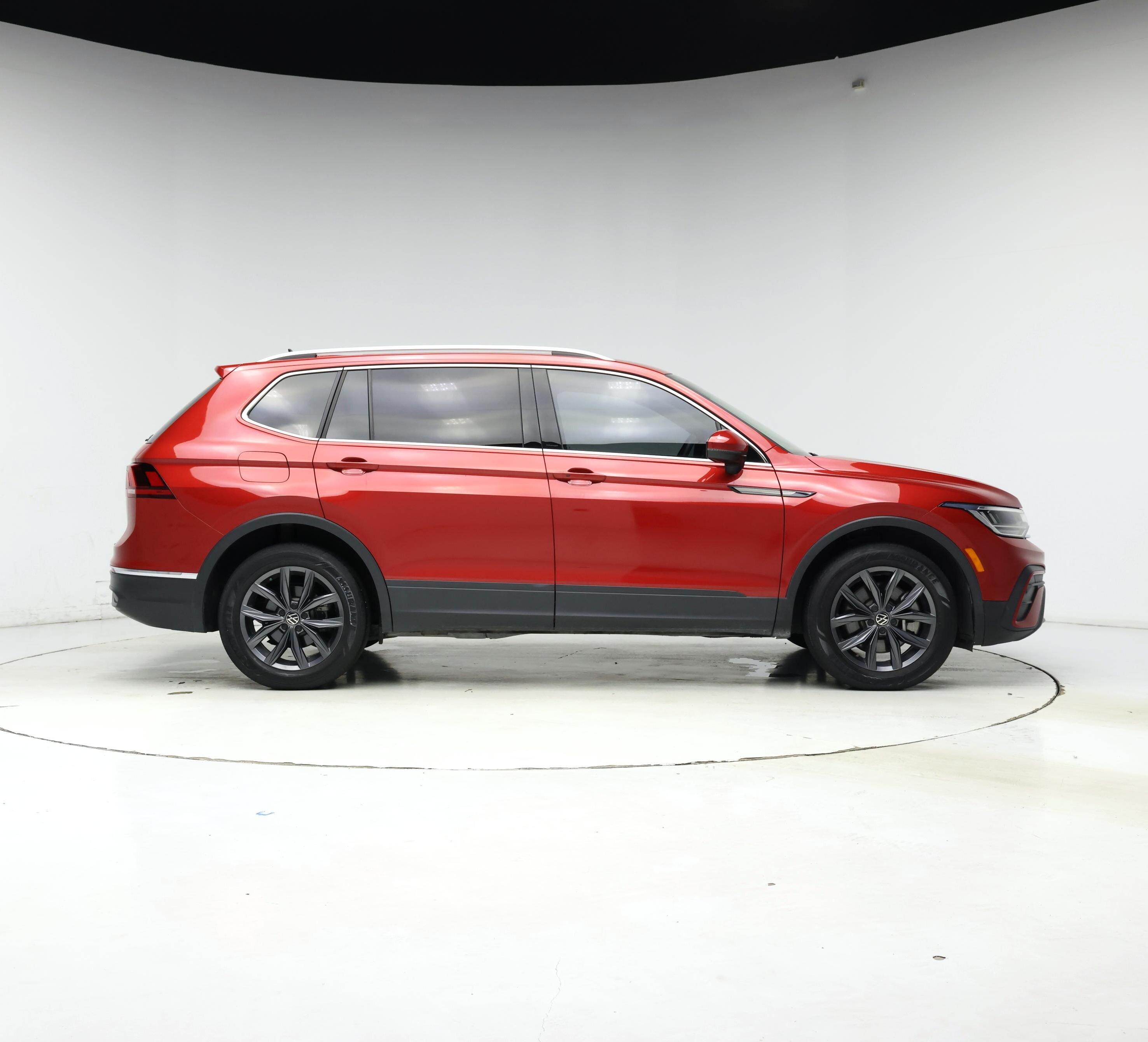 Thumbnail: 2022 Volkswagen Tiguan - 7