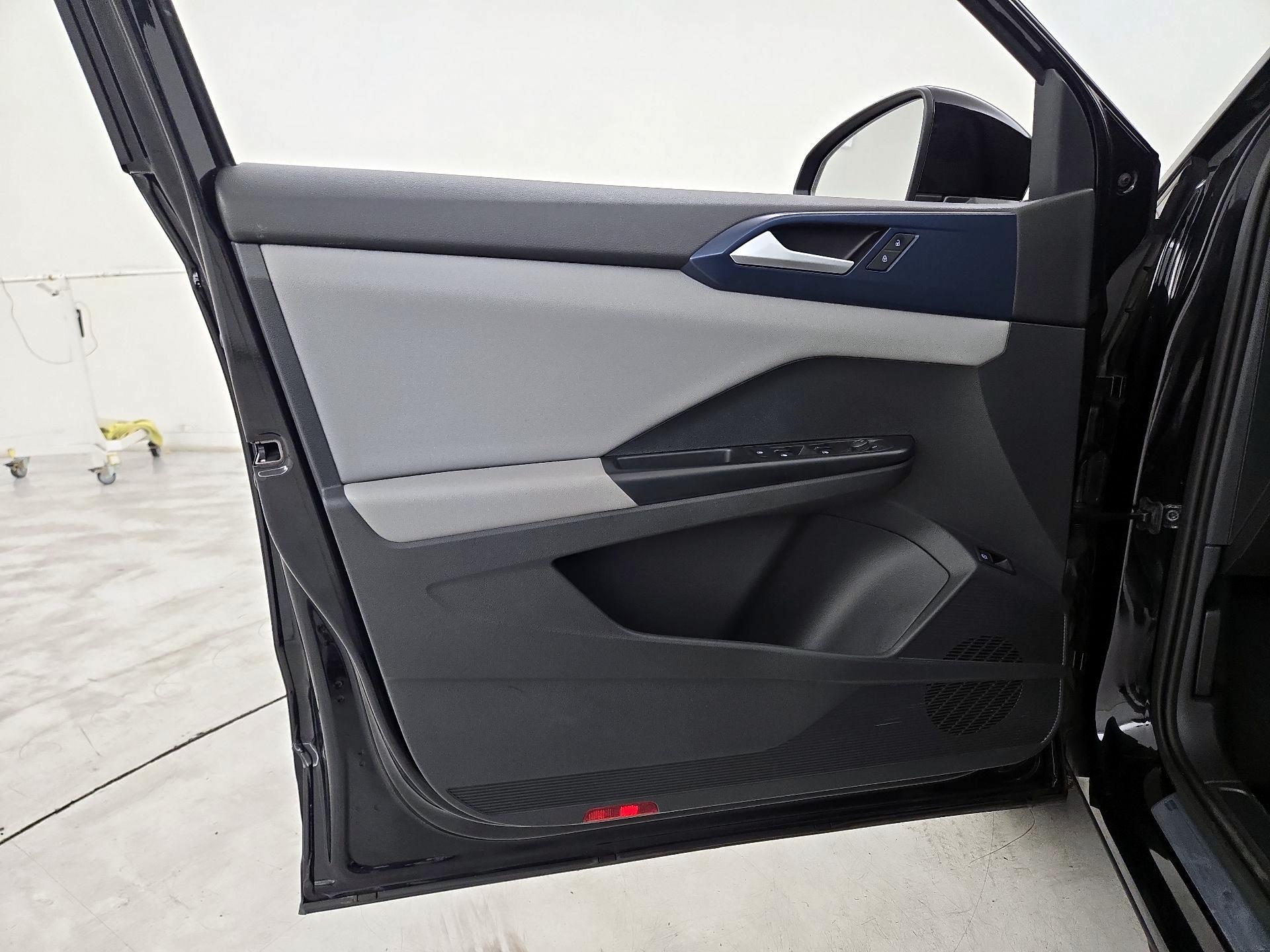 Thumbnail: 2023 Volkswagen Taos - 12