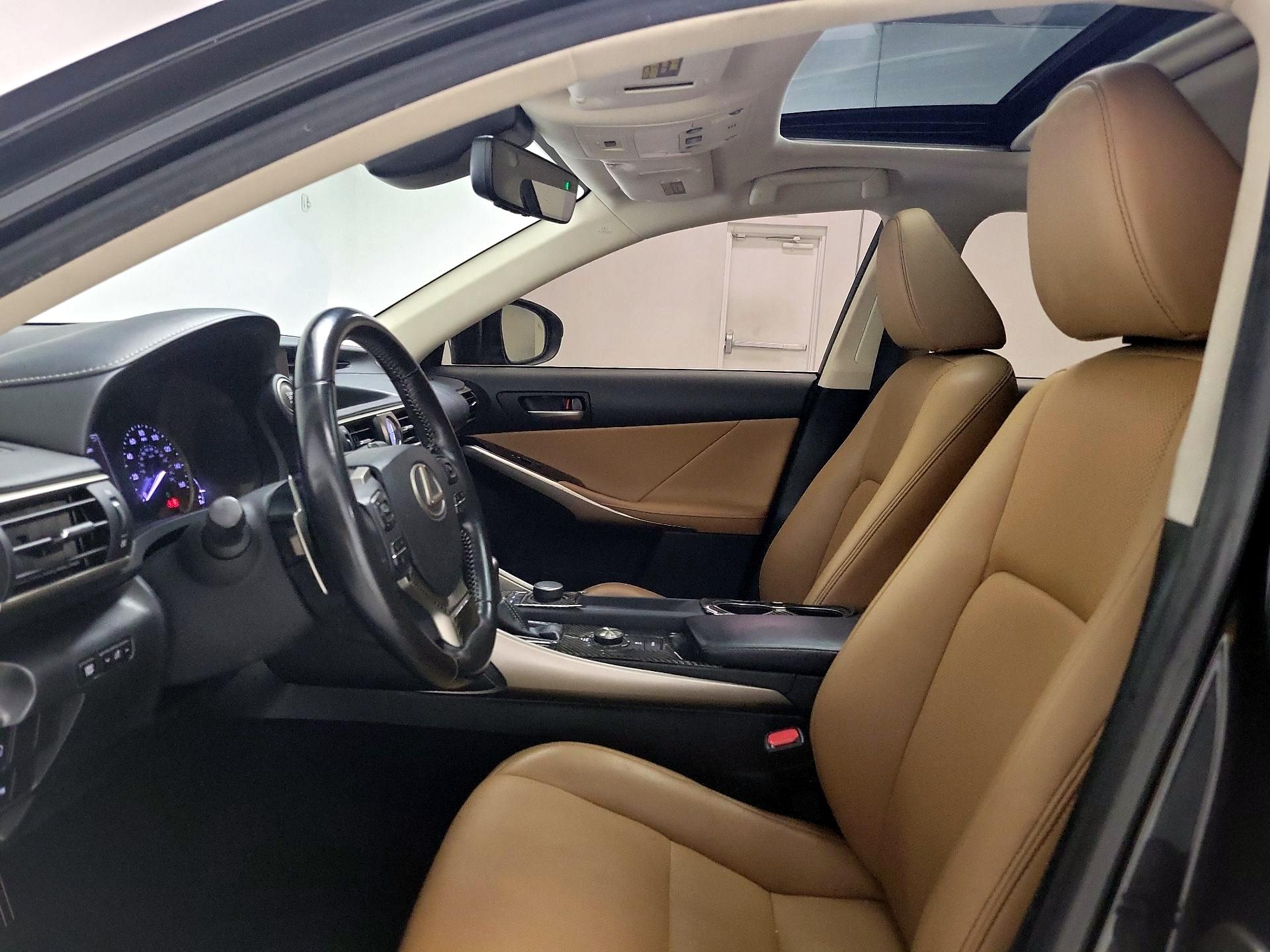 Thumbnail: 2018 Lexus IS - 18