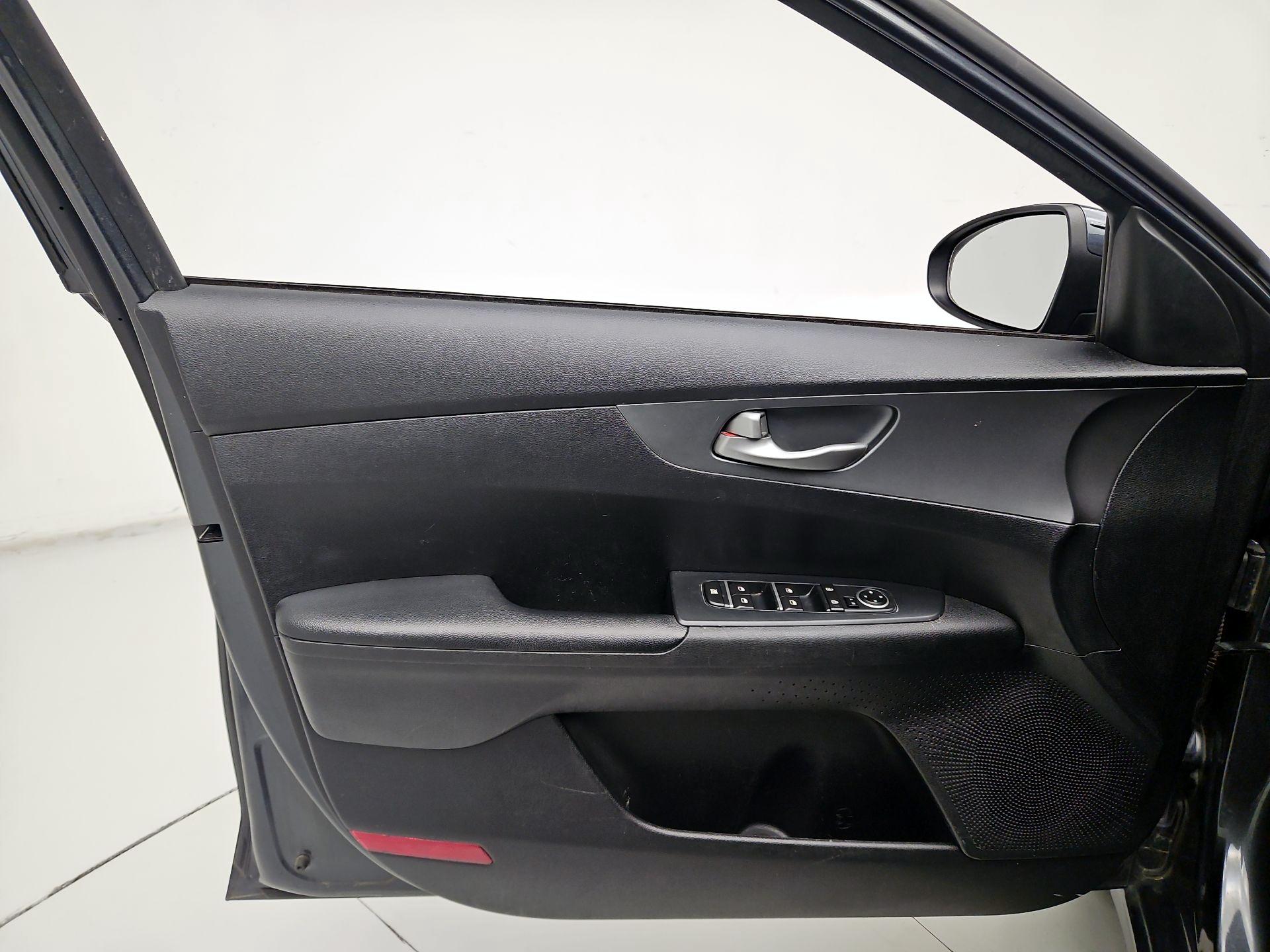 Thumbnail: 2019 Kia Forte - 12