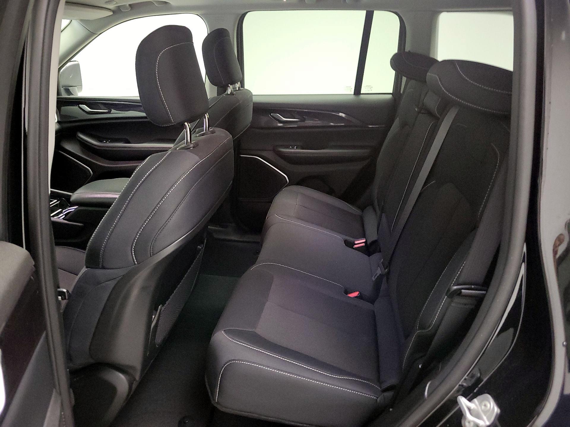 Thumbnail: 2022 Jeep Grand Cherokee - 19