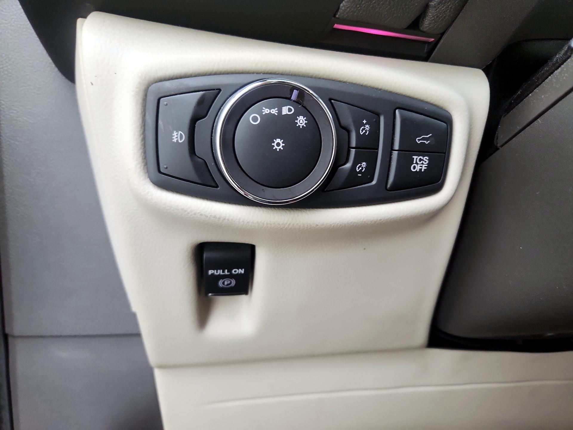 Thumbnail: 2019 Lincoln Nautilus - 13