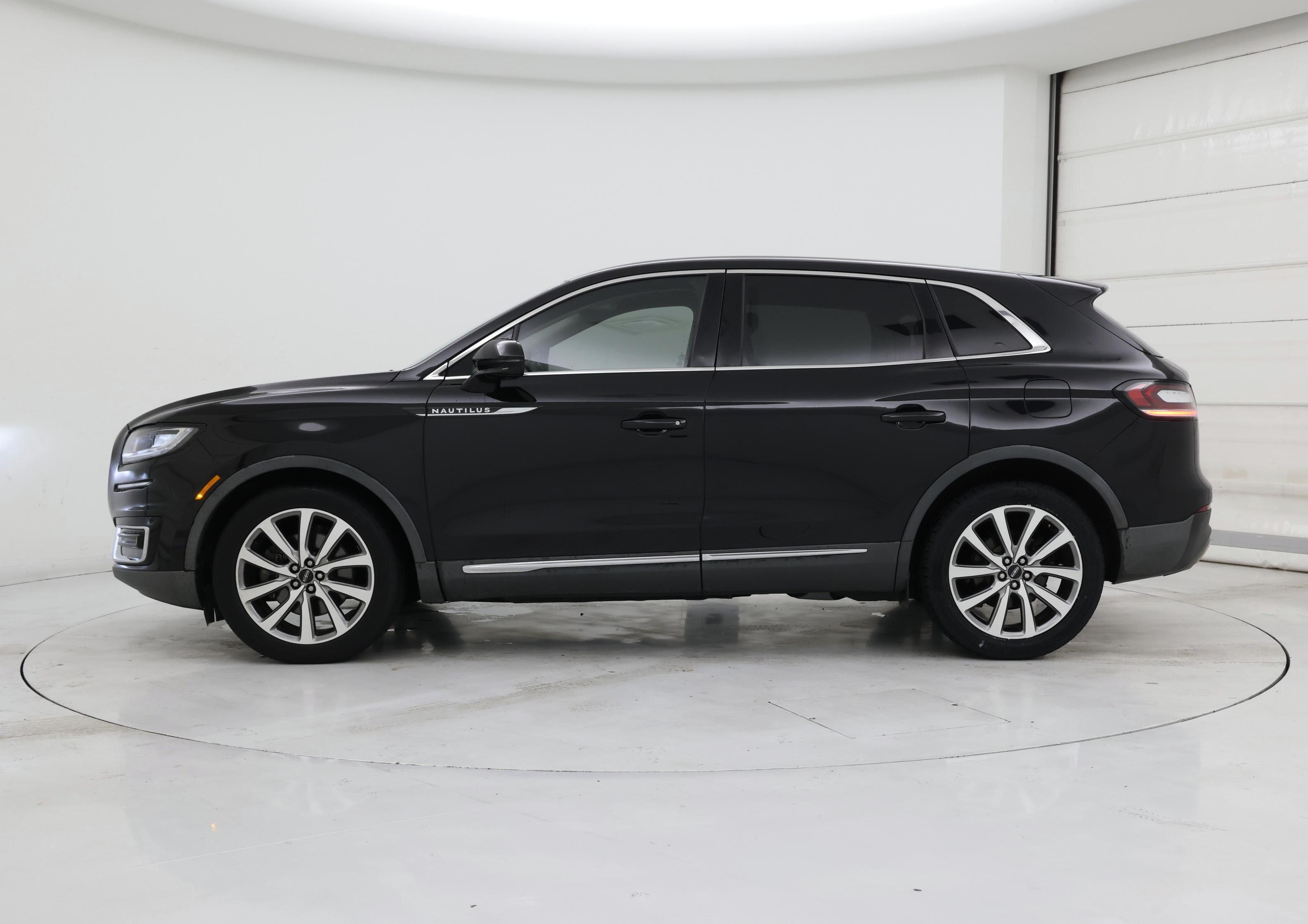 Thumbnail: 2019 Lincoln Nautilus - 3