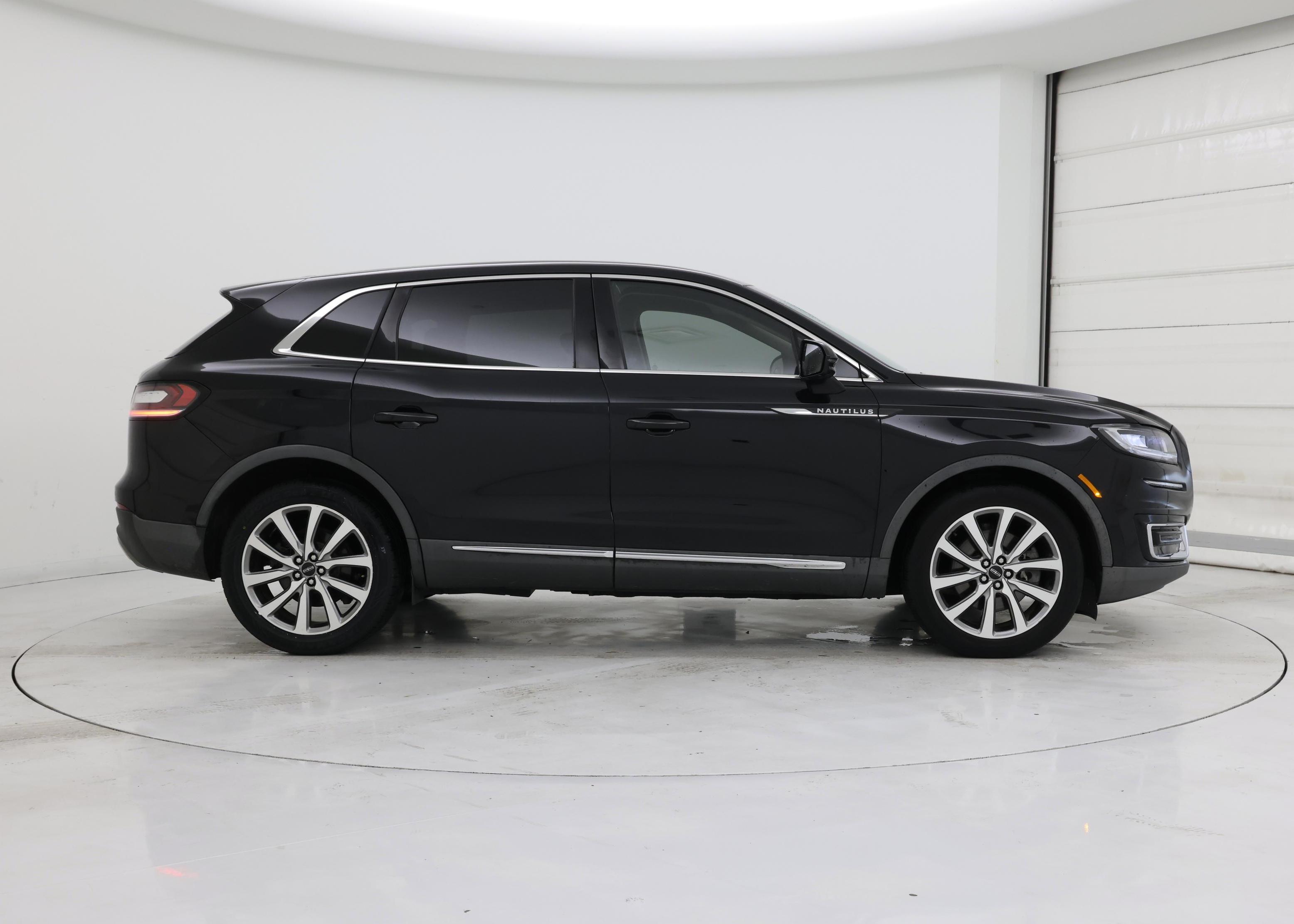 Thumbnail: 2019 Lincoln Nautilus - 7
