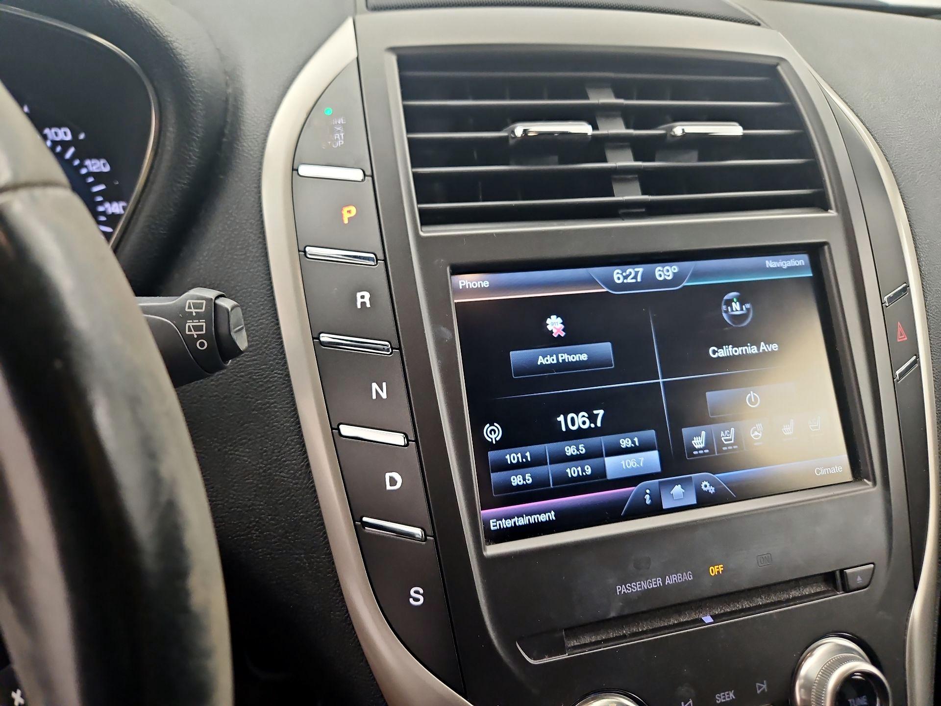 Thumbnail: 2015 Lincoln MKC - 17
