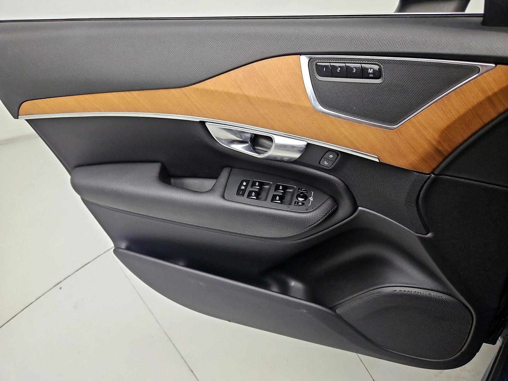 Thumbnail: 2022 Volvo XC90 - 12