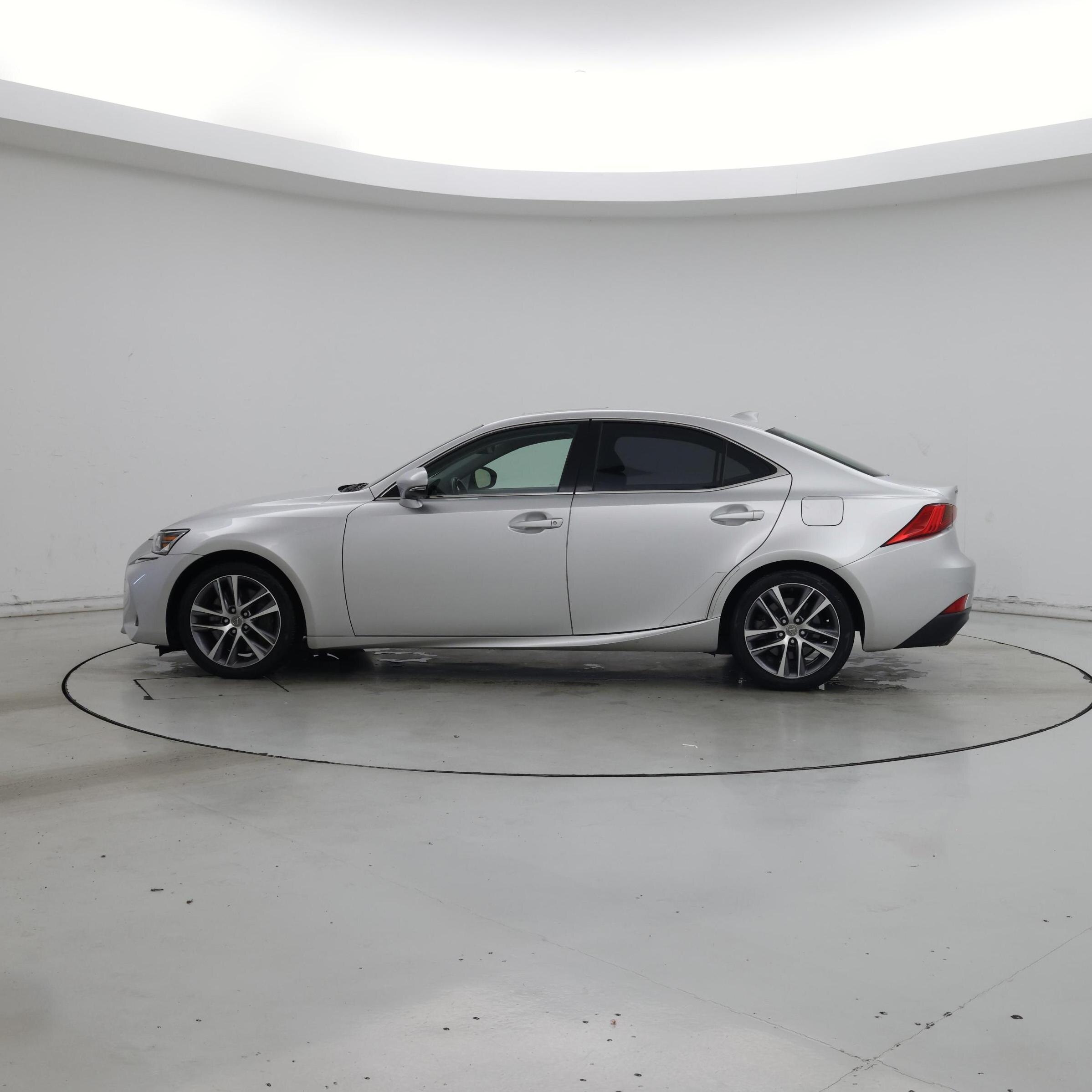 Thumbnail: 2019 Lexus IS - 3