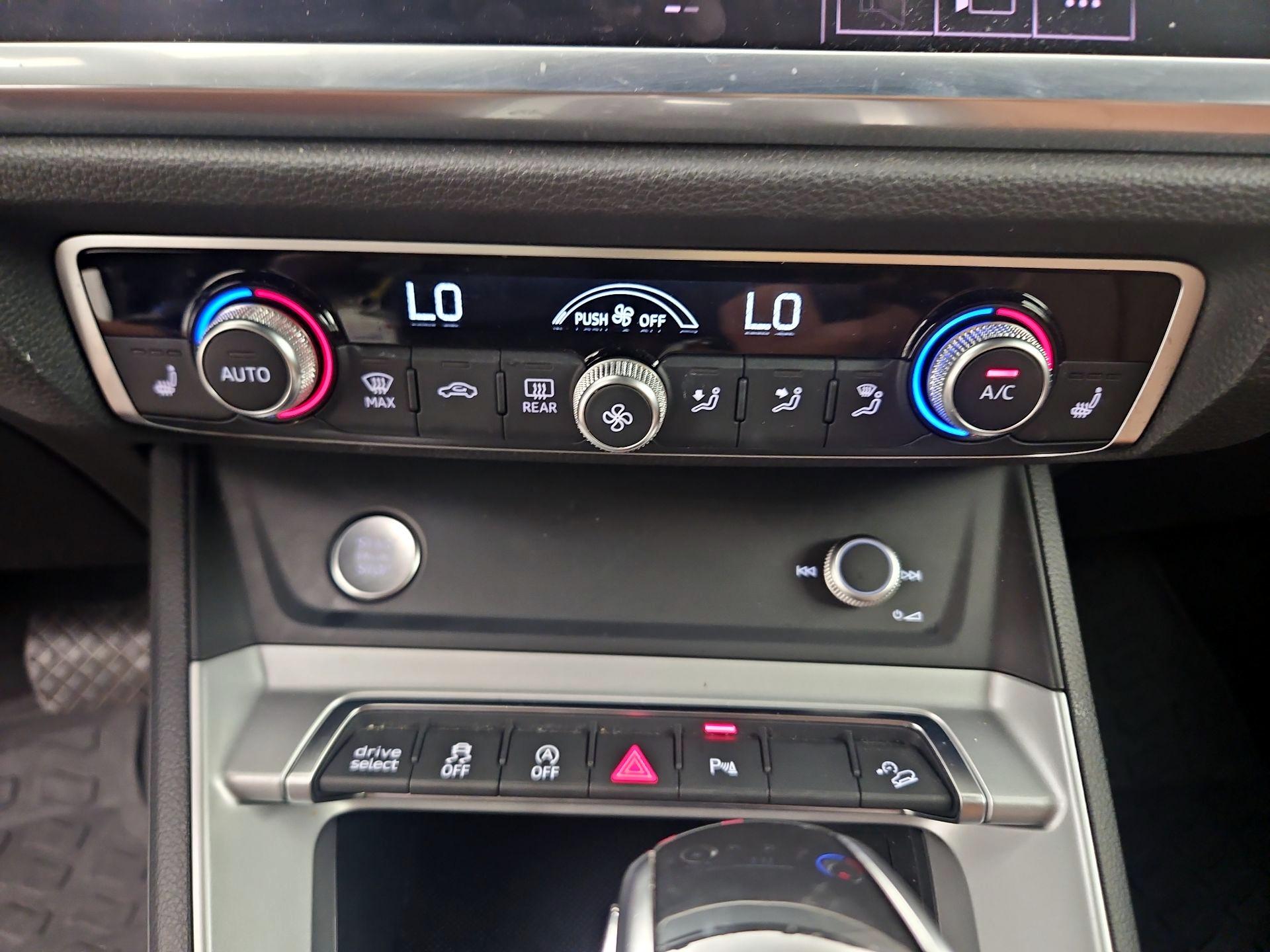 Thumbnail: 2020 Audi Q3 - 16