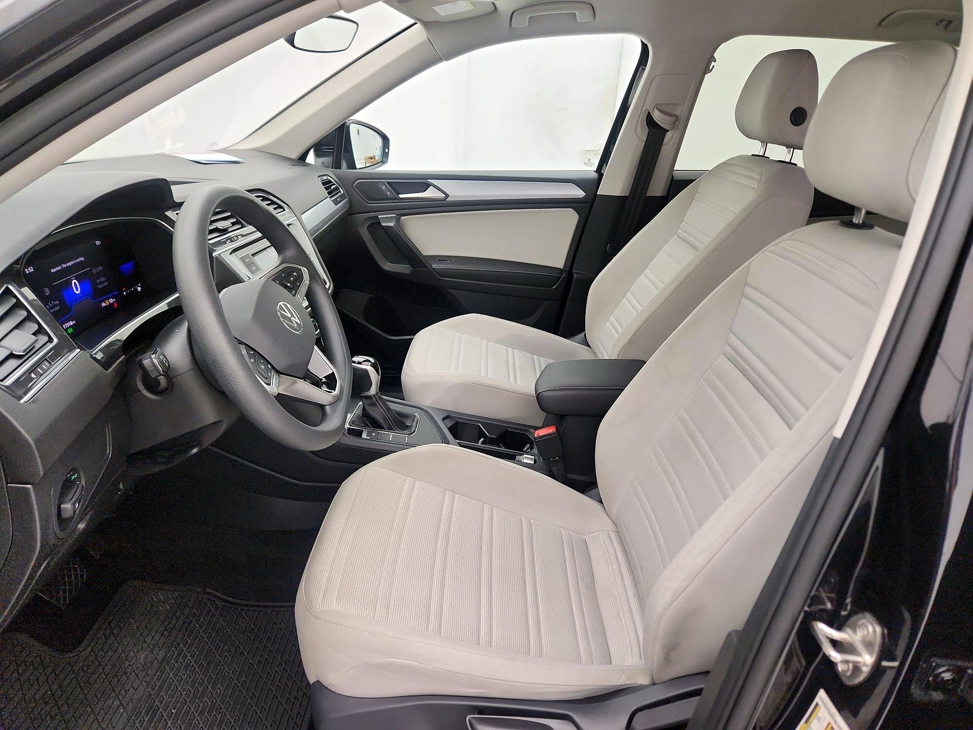 Thumbnail: 2023 Volkswagen Tiguan - 11