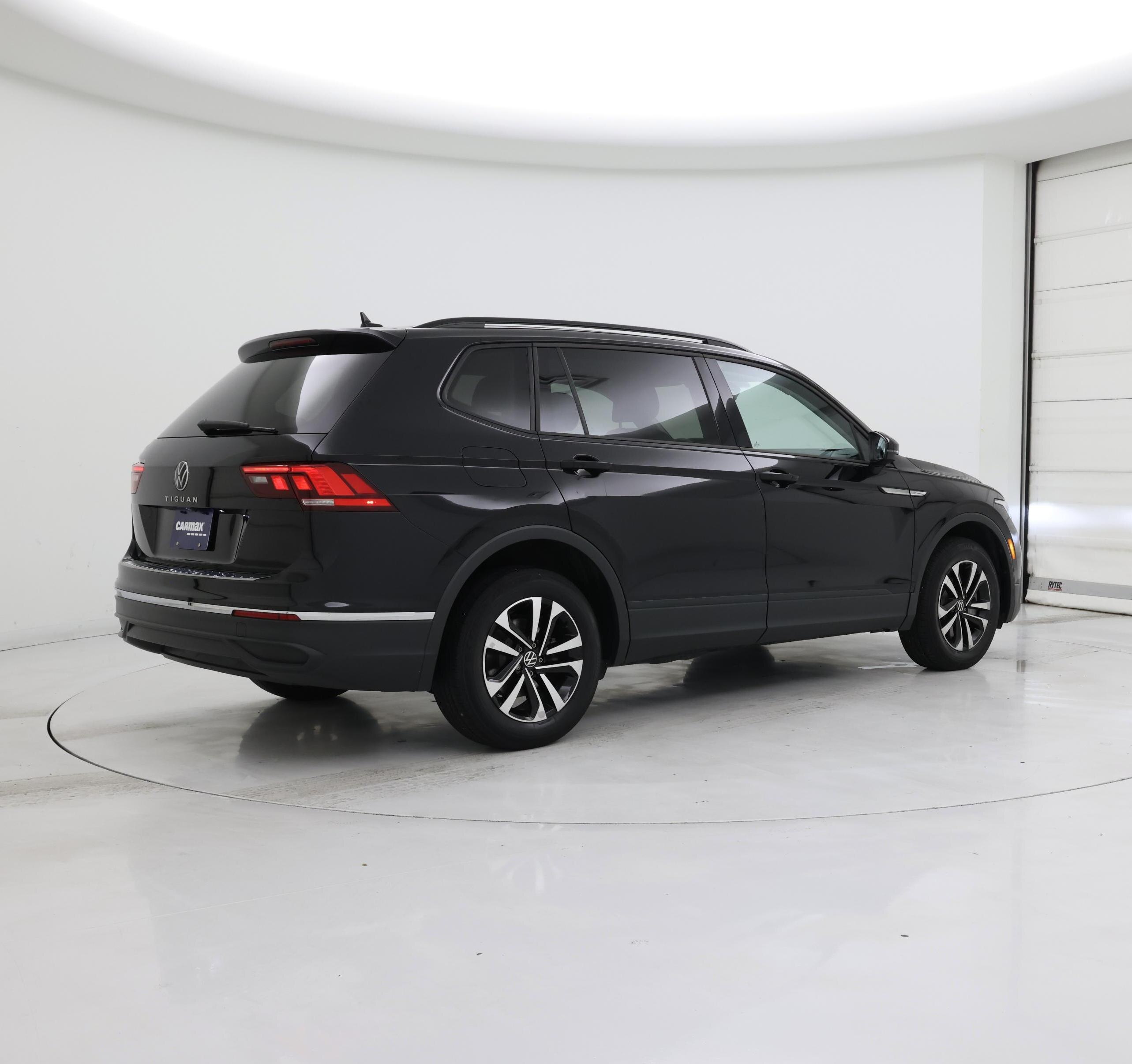 Thumbnail: 2023 Volkswagen Tiguan - 8