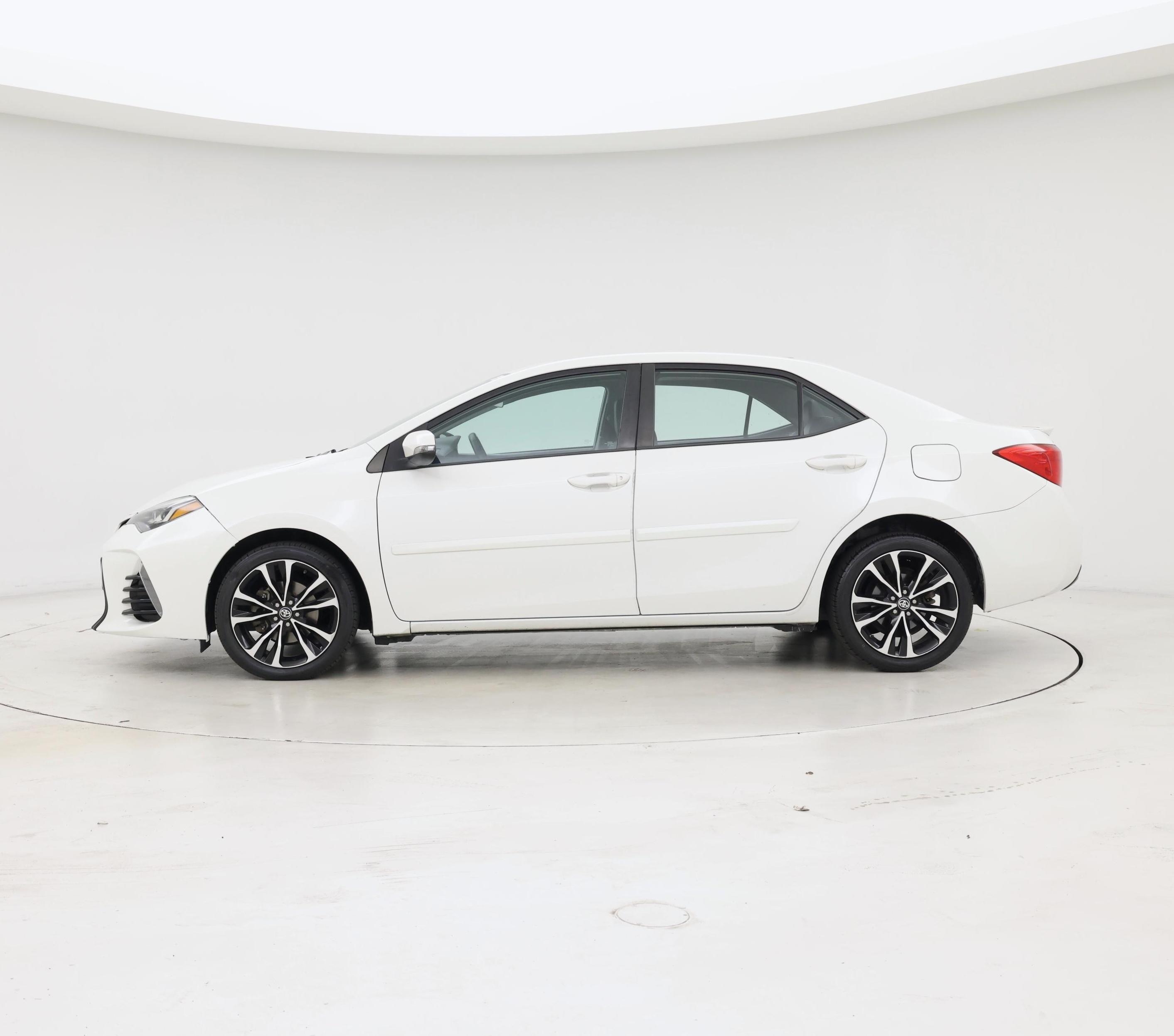 Thumbnail: 2018 Toyota Corolla - 3