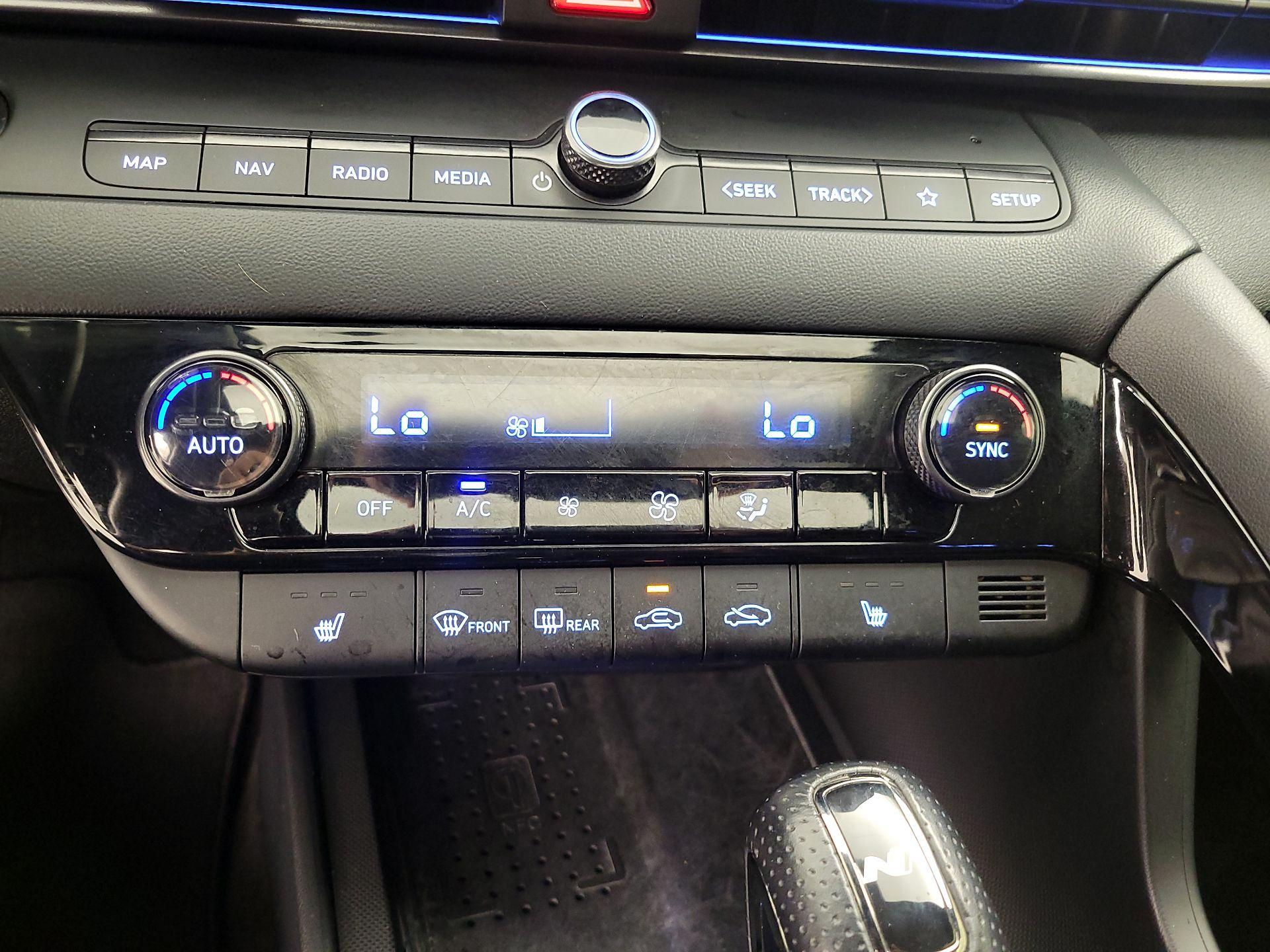 Thumbnail: 2022 Hyundai Elantra - 17