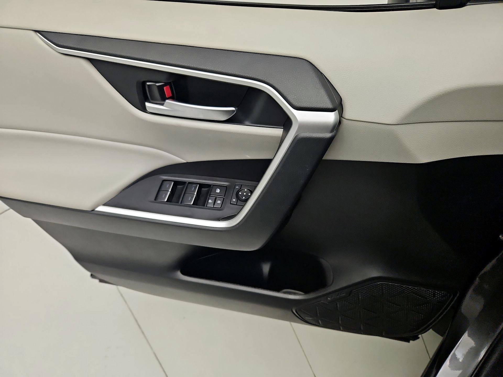 Thumbnail: 2024 Toyota RAV4 - 12