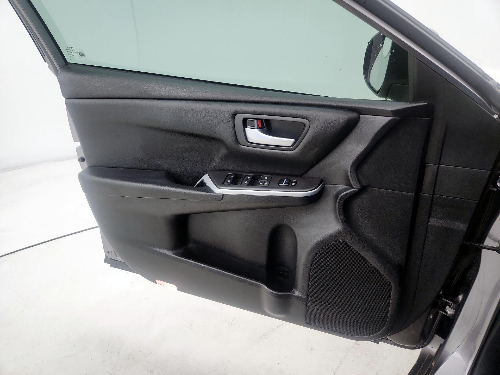 Thumbnail: 2015 Toyota Camry - 12