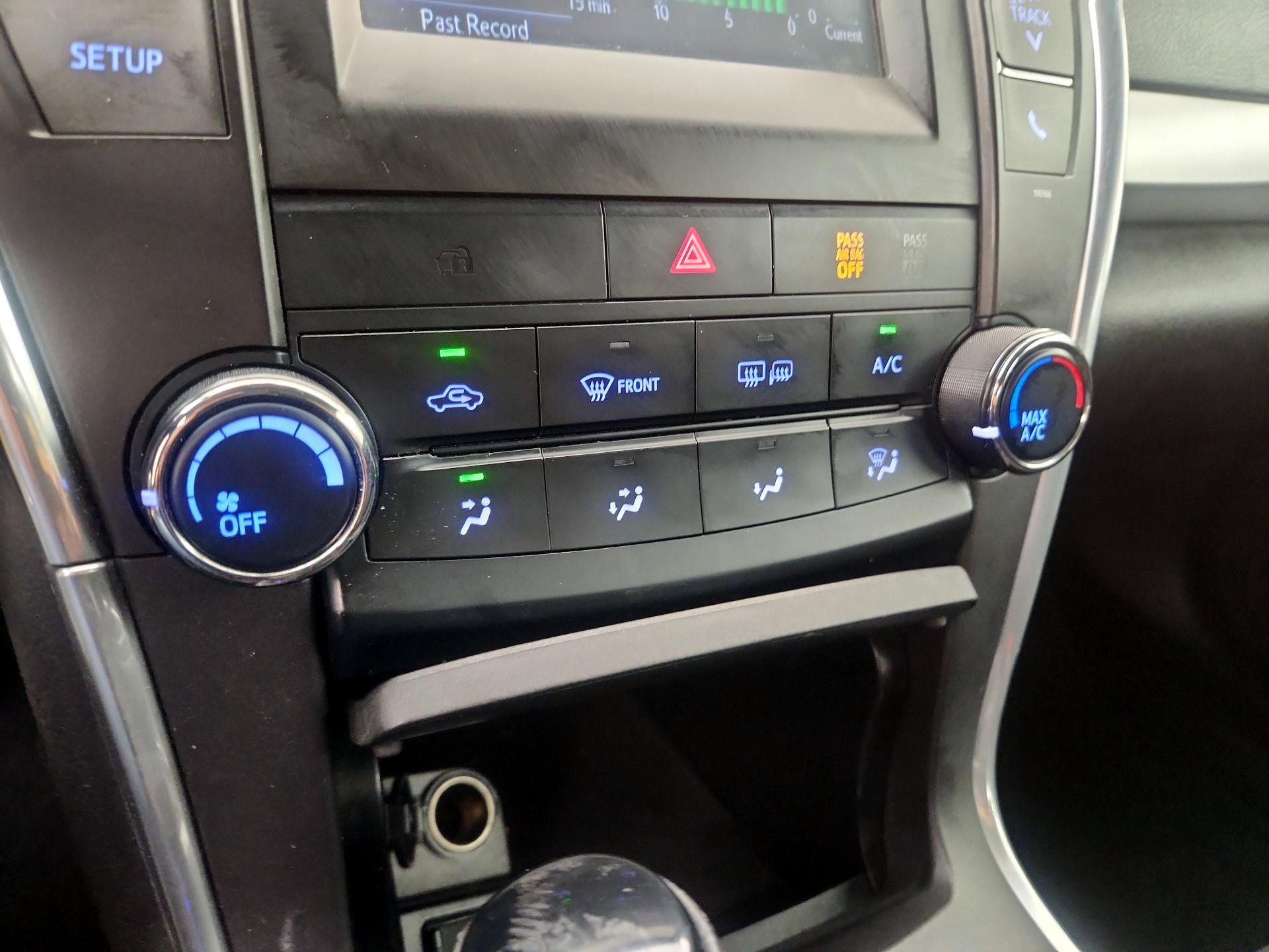 Thumbnail: 2015 Toyota Camry - 14