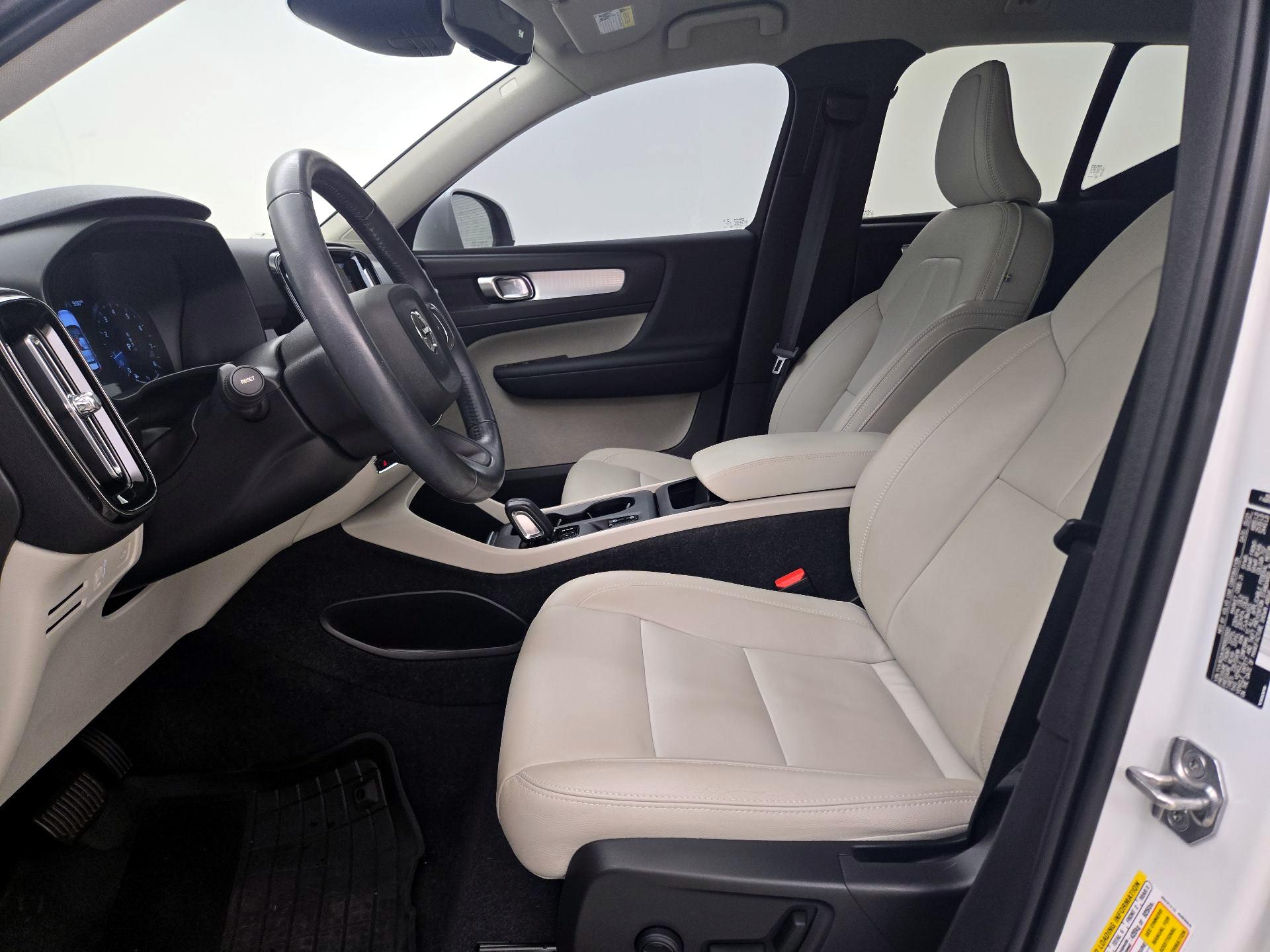 Thumbnail: 2021 Volvo XC40 - 11
