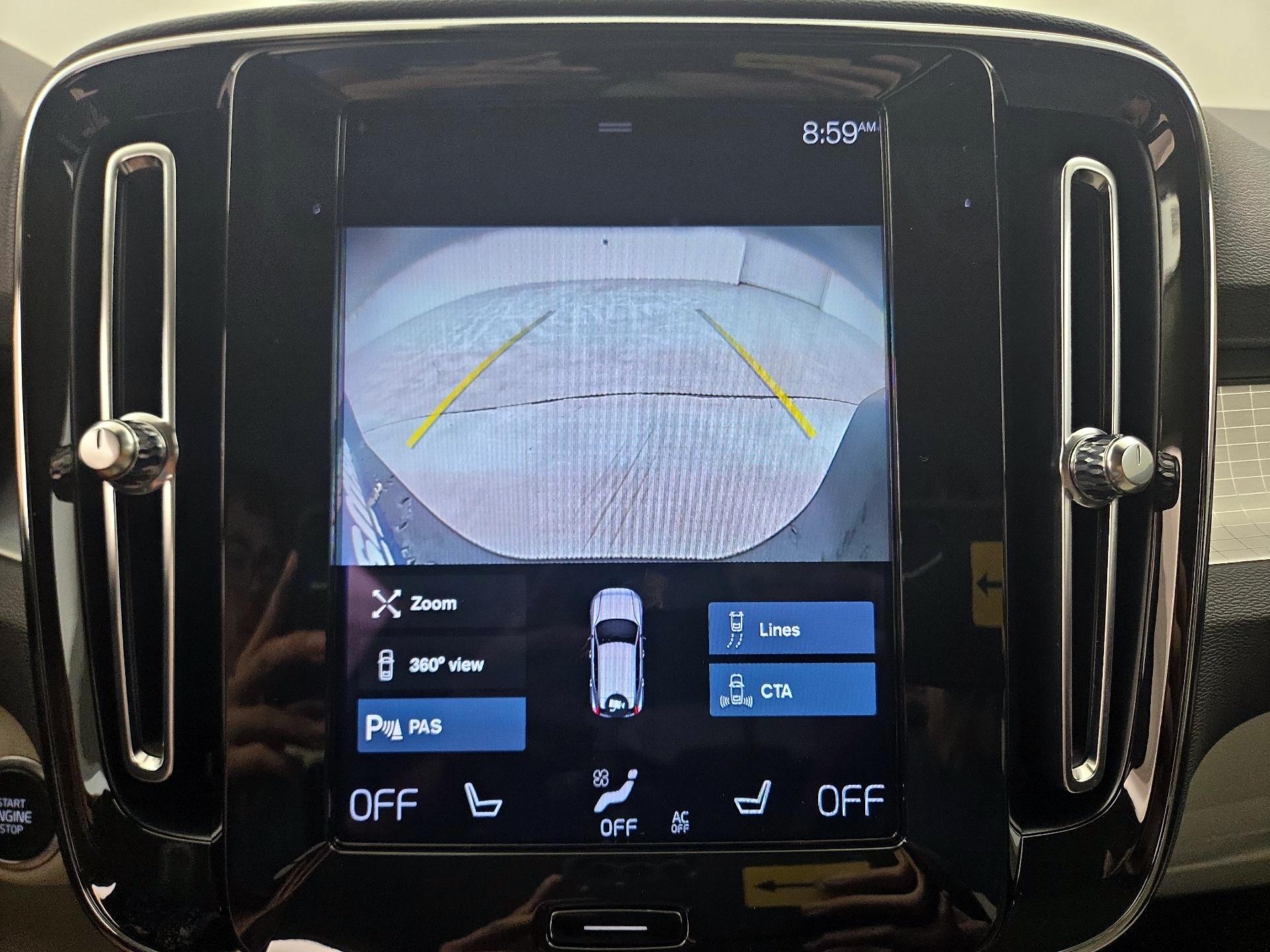 Thumbnail: 2021 Volvo XC40 - 15