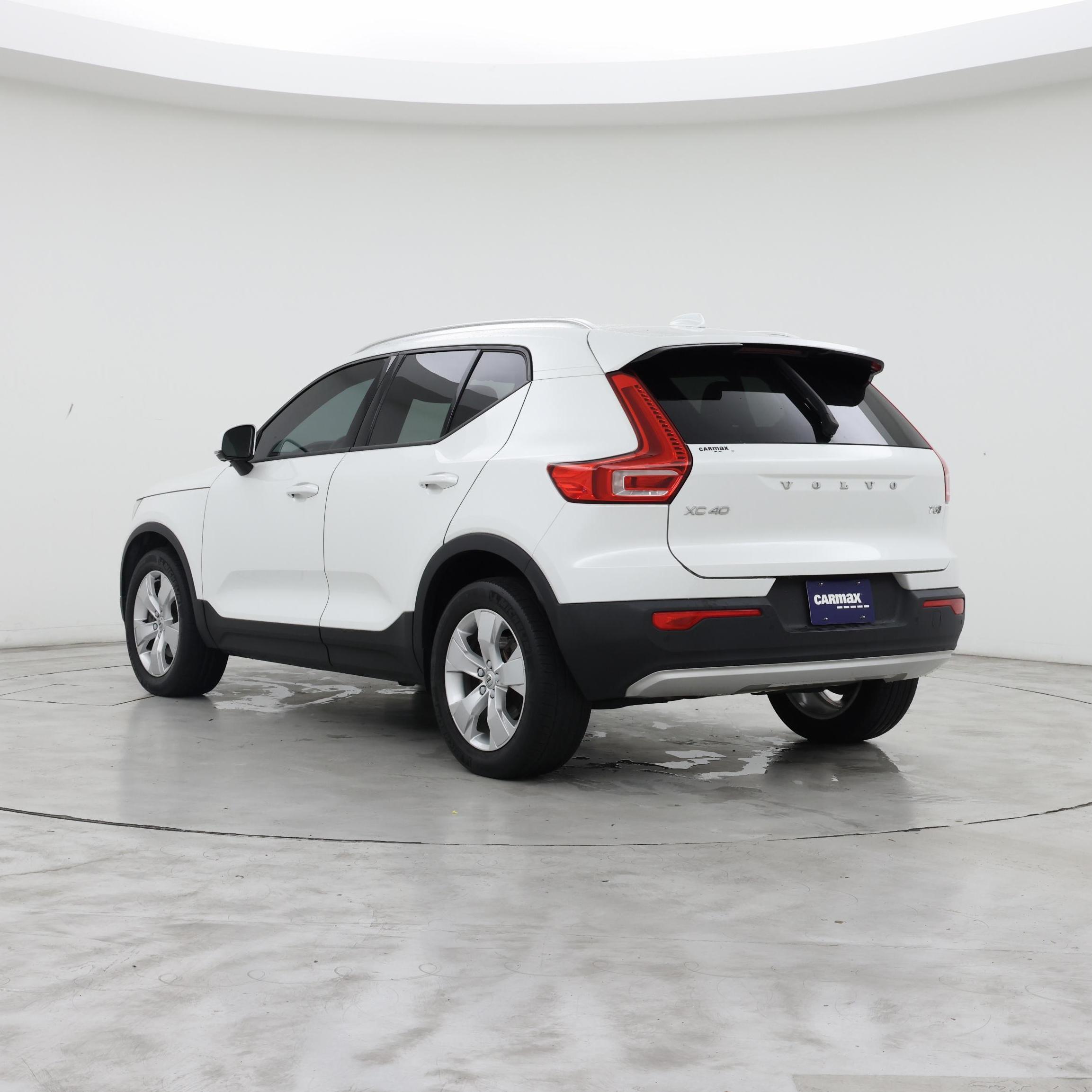 Thumbnail: 2021 Volvo XC40 - 2