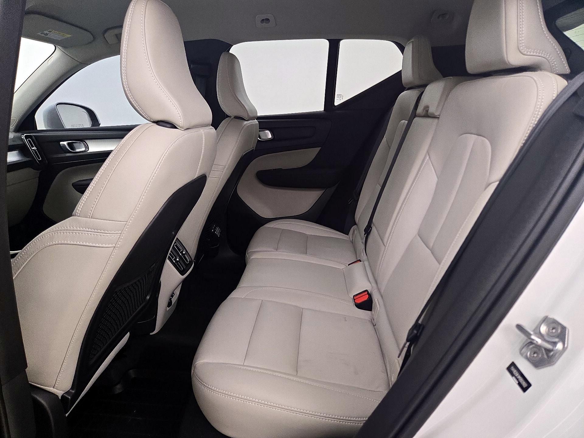Thumbnail: 2021 Volvo XC40 - 20