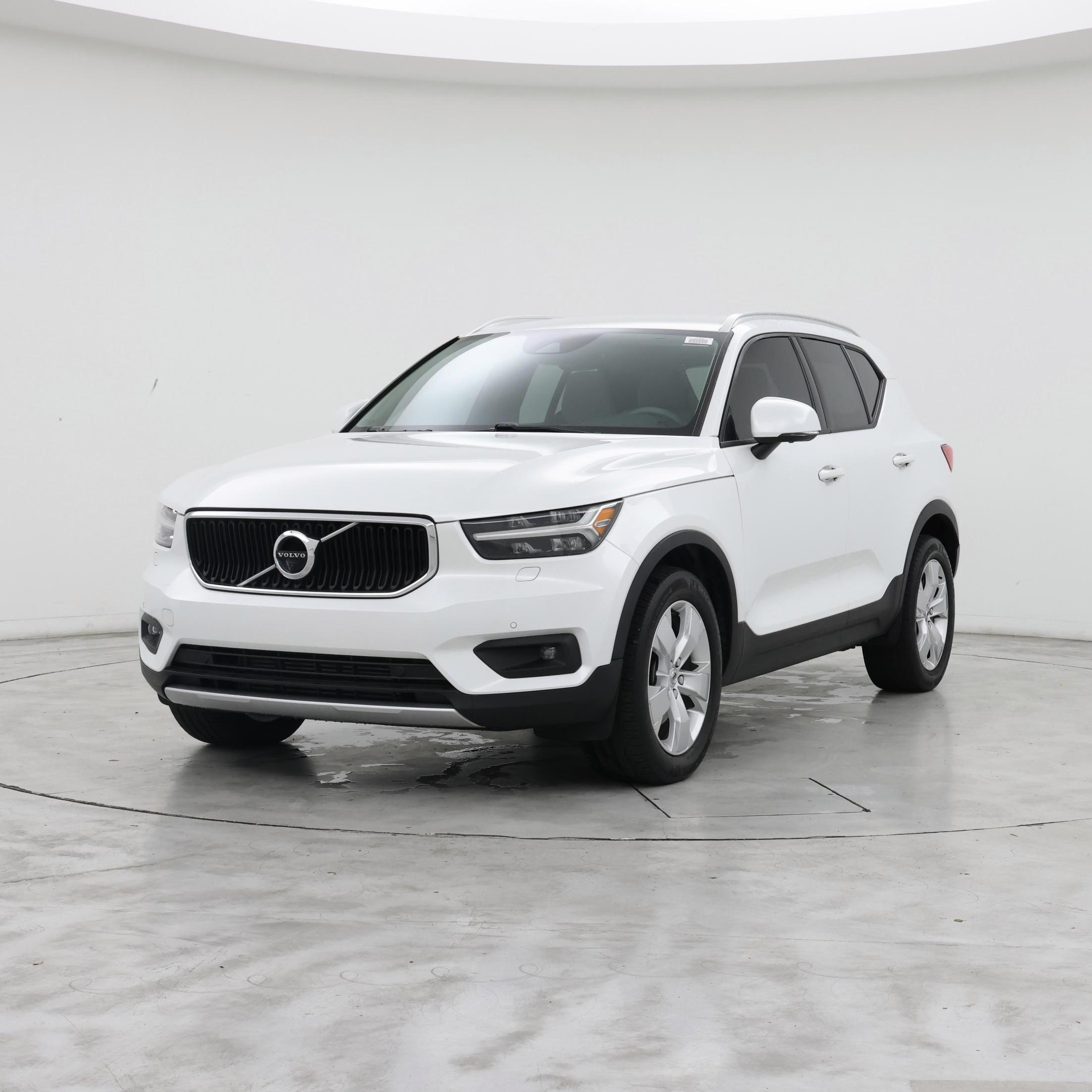 Thumbnail: 2021 Volvo XC40 - 4
