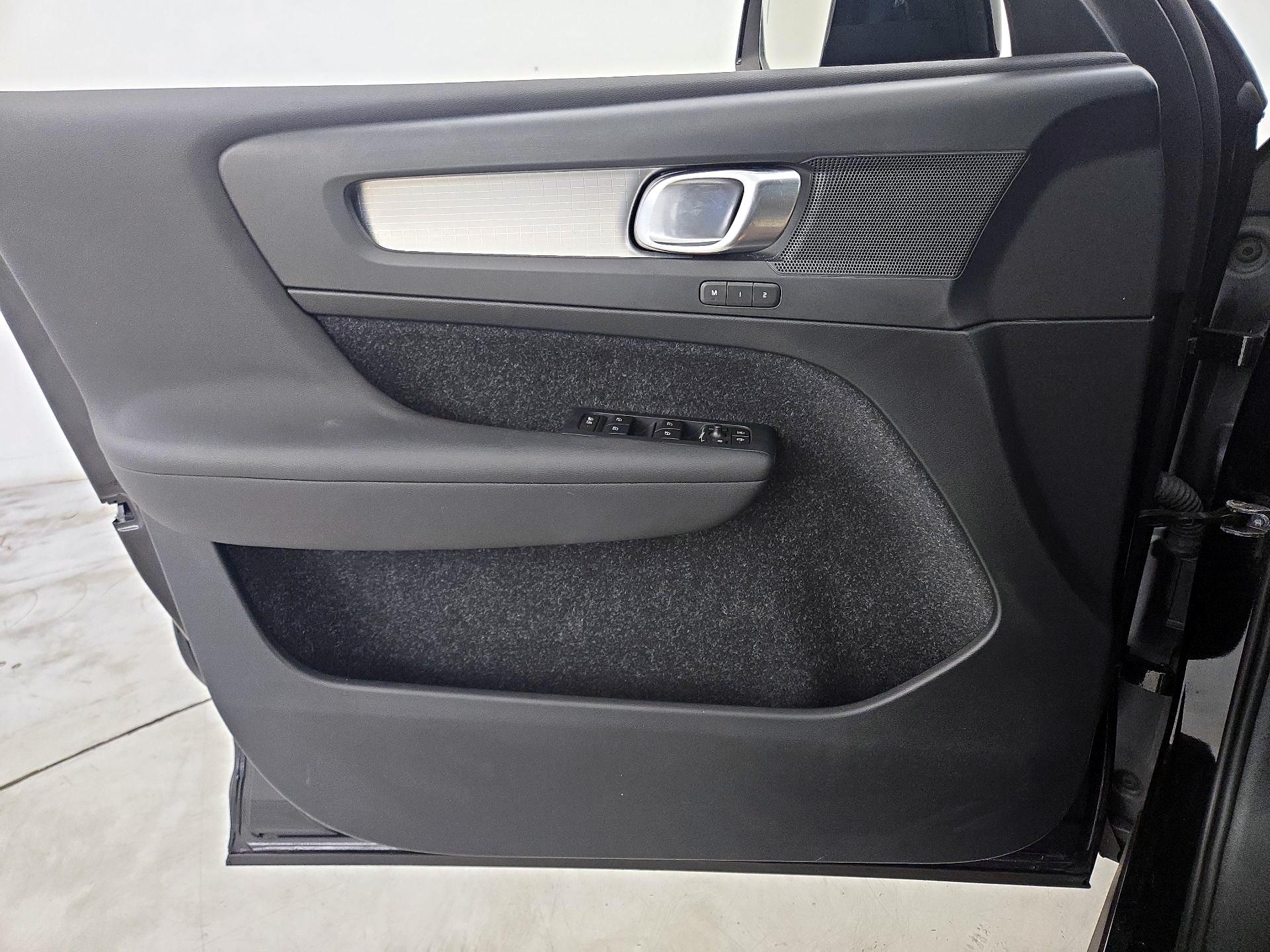 Thumbnail: 2019 Volvo XC40 - 12
