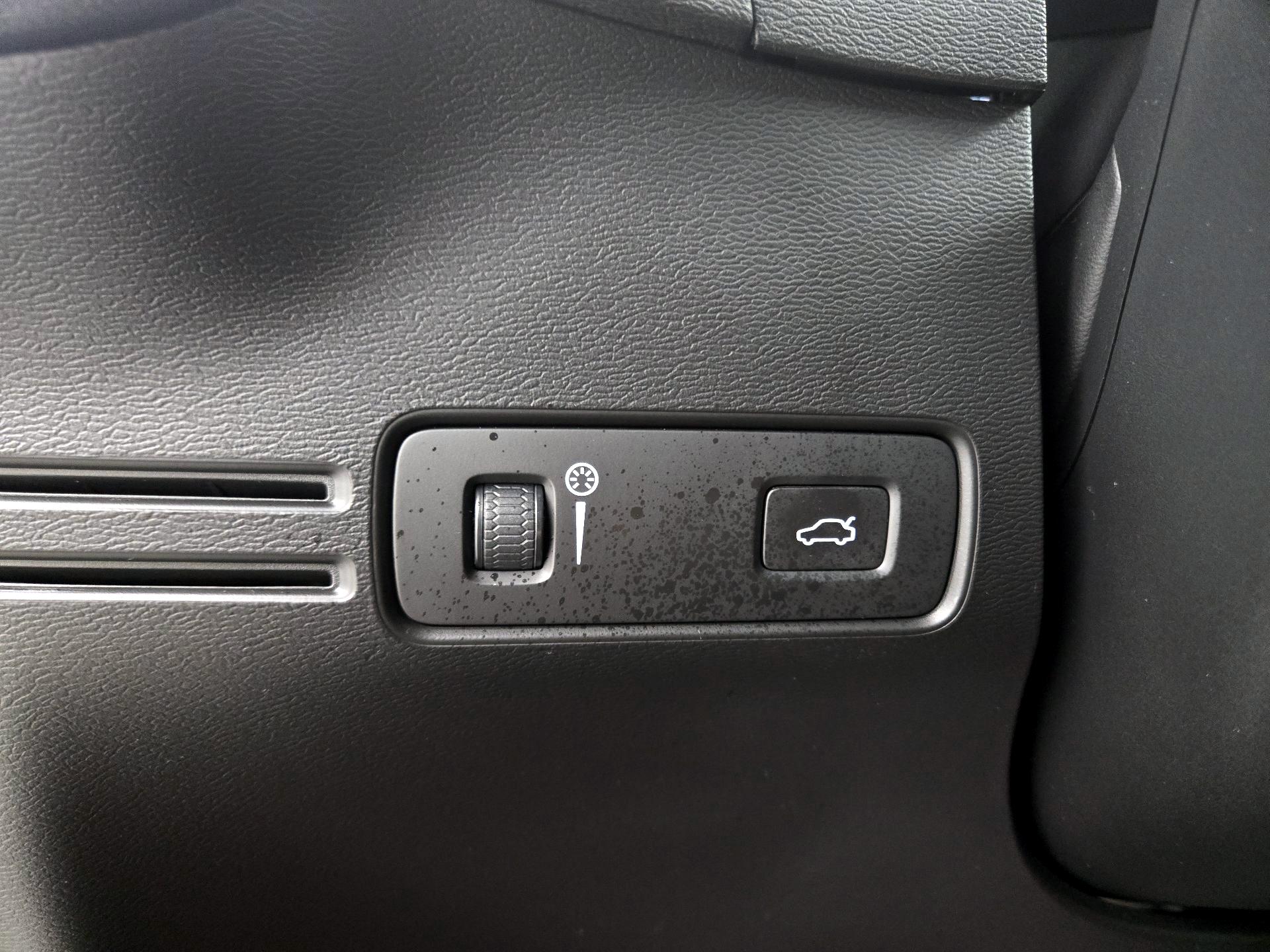 Thumbnail: 2019 Volvo XC40 - 13