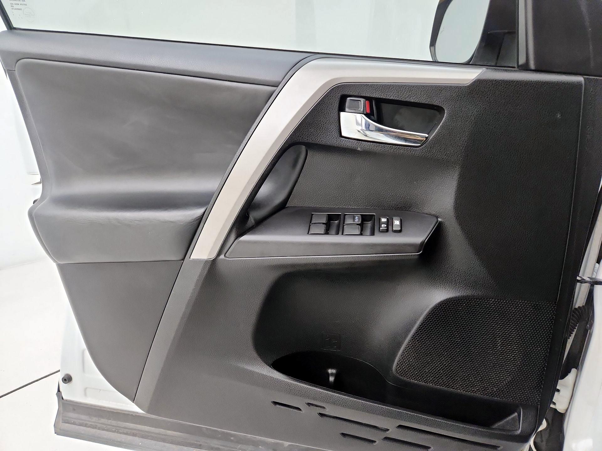 Thumbnail: 2018 Toyota RAV4 - 12