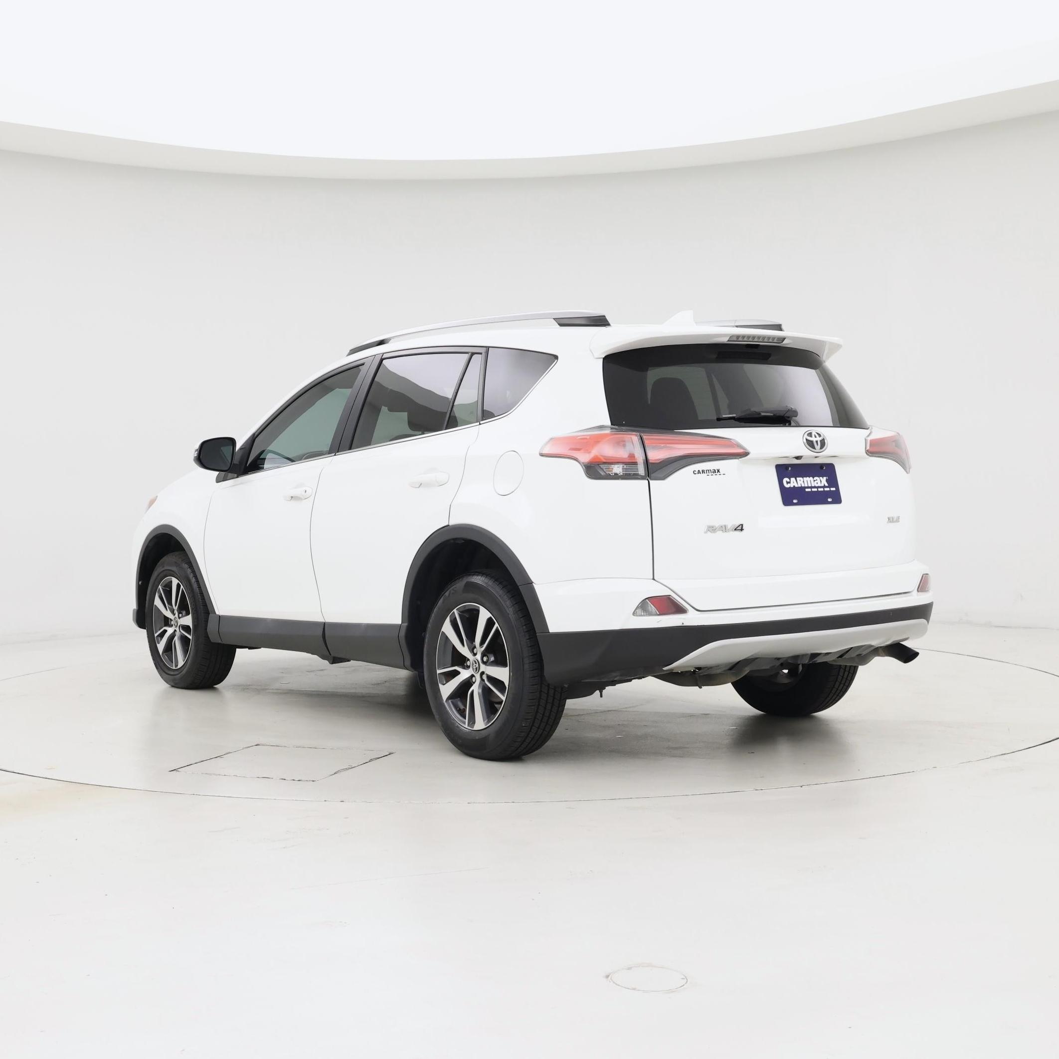 Thumbnail: 2018 Toyota RAV4 - 2