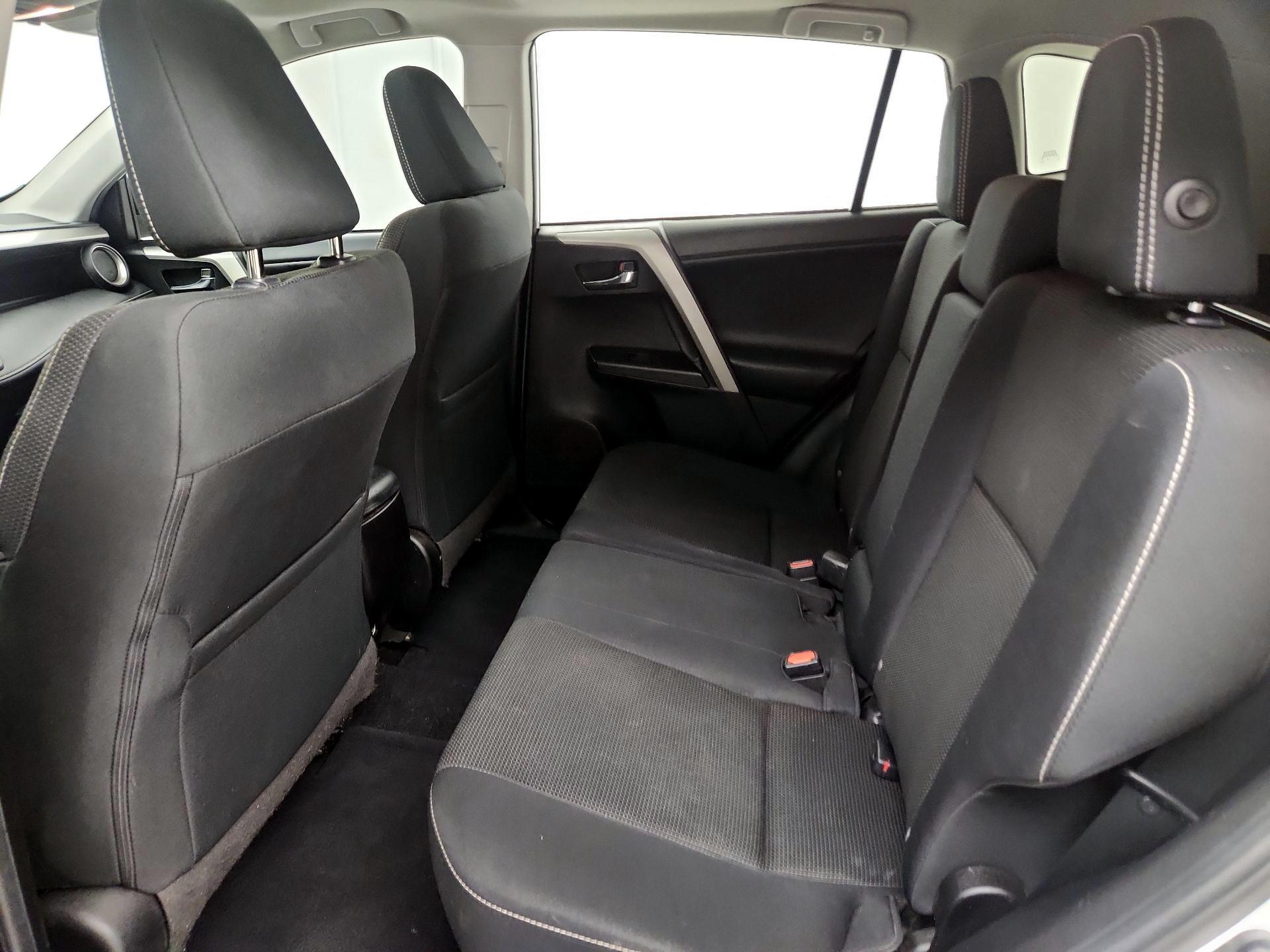 Thumbnail: 2018 Toyota RAV4 - 20