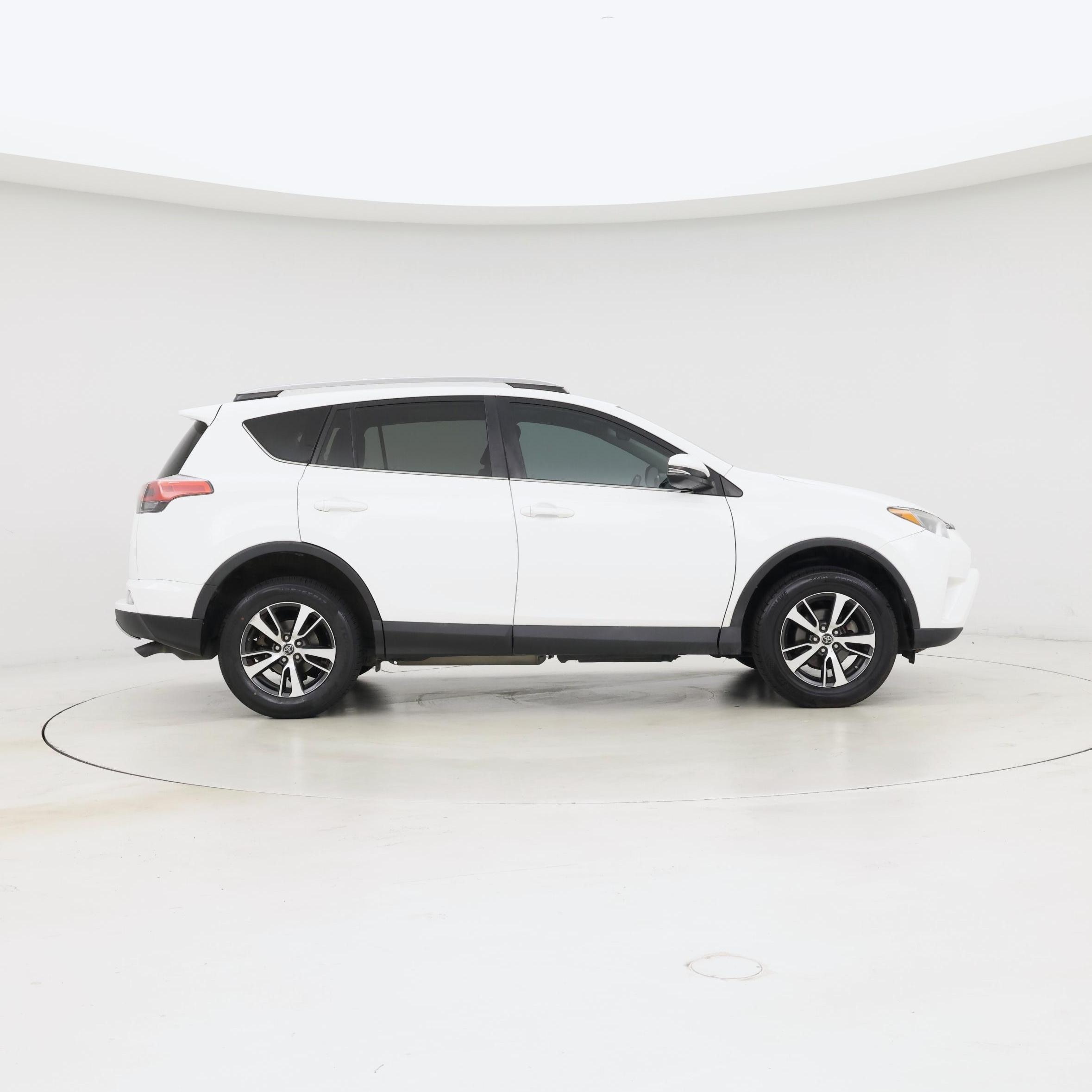 Thumbnail: 2018 Toyota RAV4 - 7