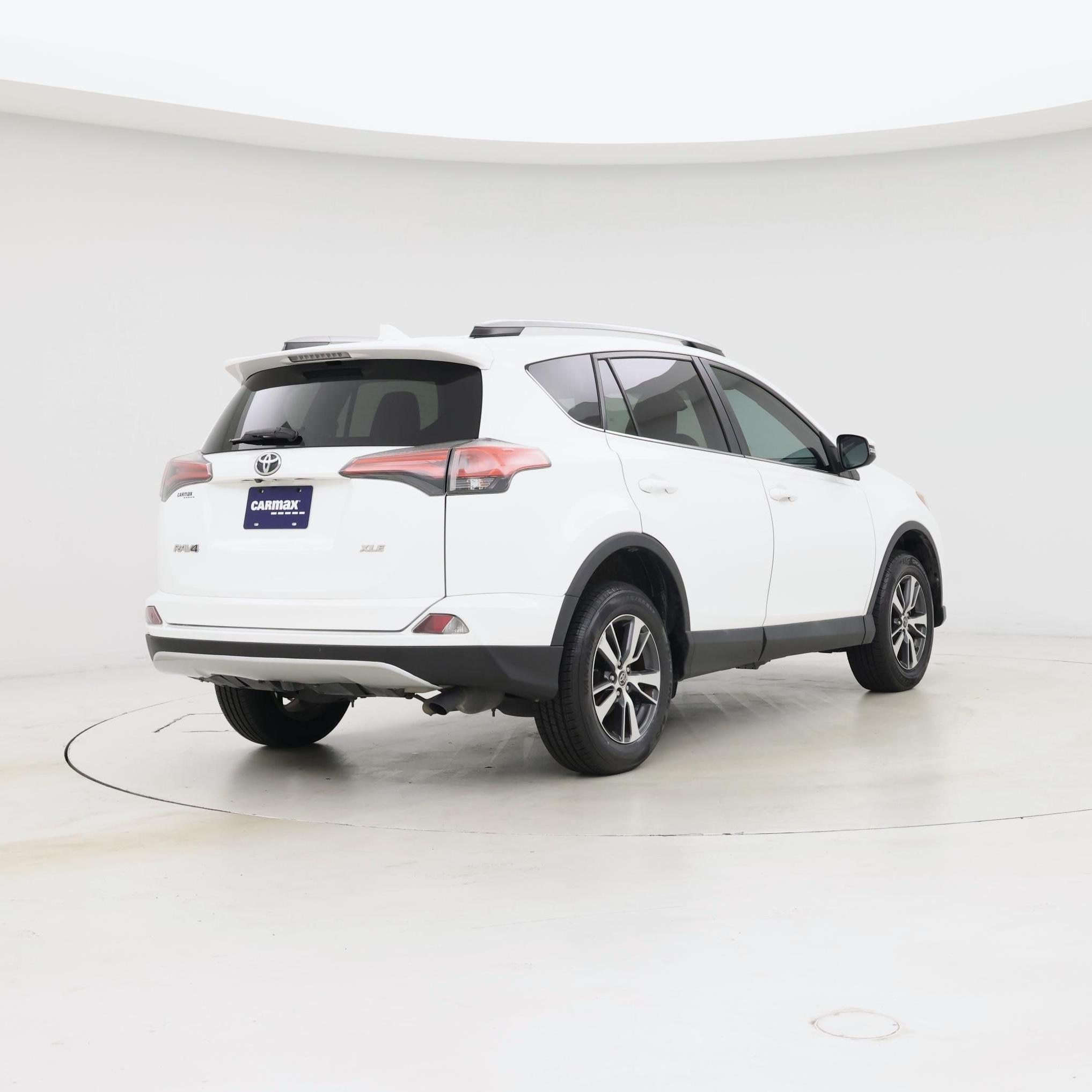 Thumbnail: 2018 Toyota RAV4 - 8